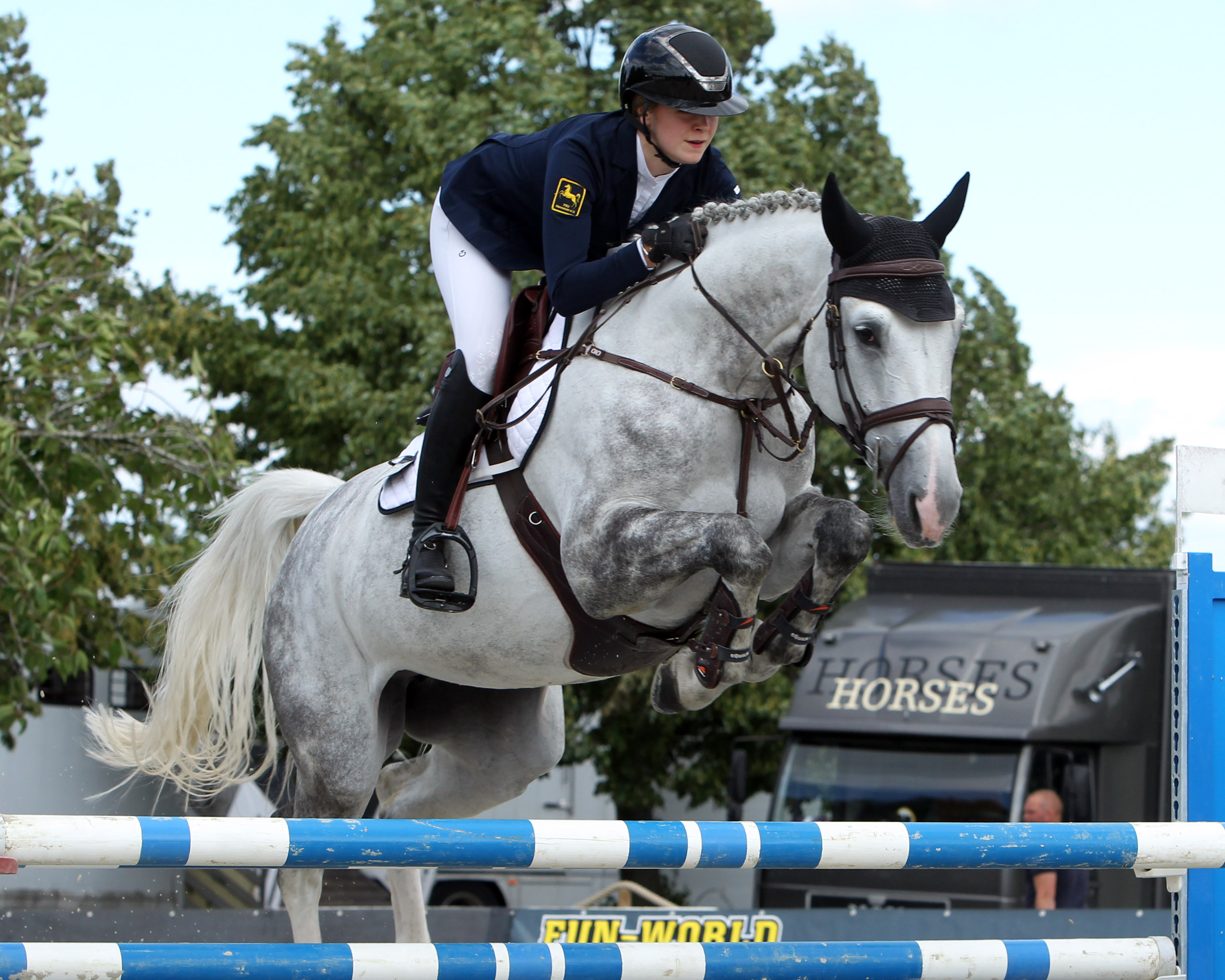 Carlotta Nölting aus Neustadt in Niedersachsen hatte die 6-jährigen Mecklenburger Stute Chica 204 (v. Come and Fly) aus der Zucht der Schmidt/Schmidt GbR qualifiziert, ging aber nicht an den Start. © Jutta Wego