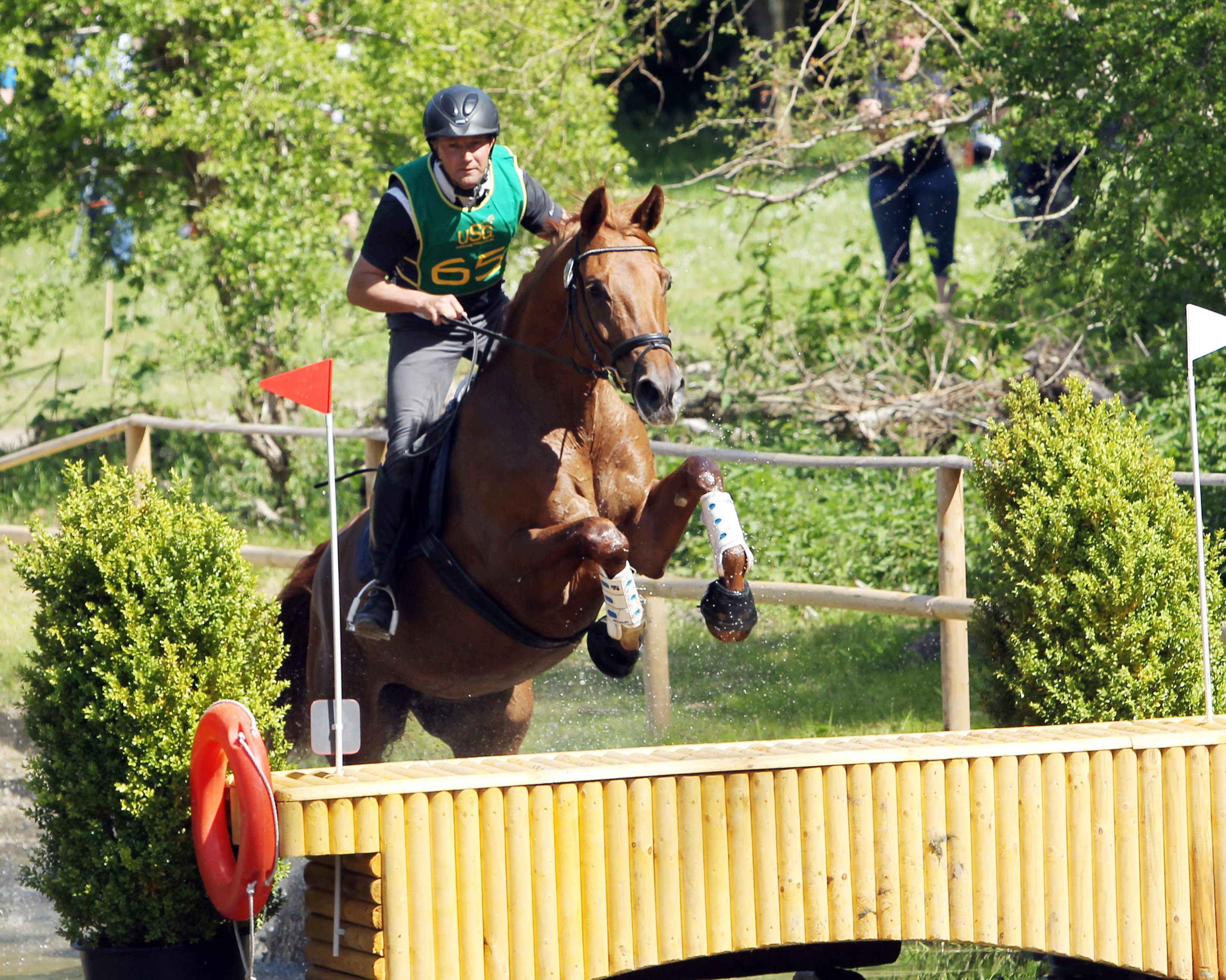 Andreas Brandt aus Neuendorf hat mit der Trakehner Stute Sonnenlicht beim „Geburtstagsgeländeturnier“ in Sauzin den Zwei-Sterne Stil-Geländeritt Klasse A gewonnen. © Archiv Wego