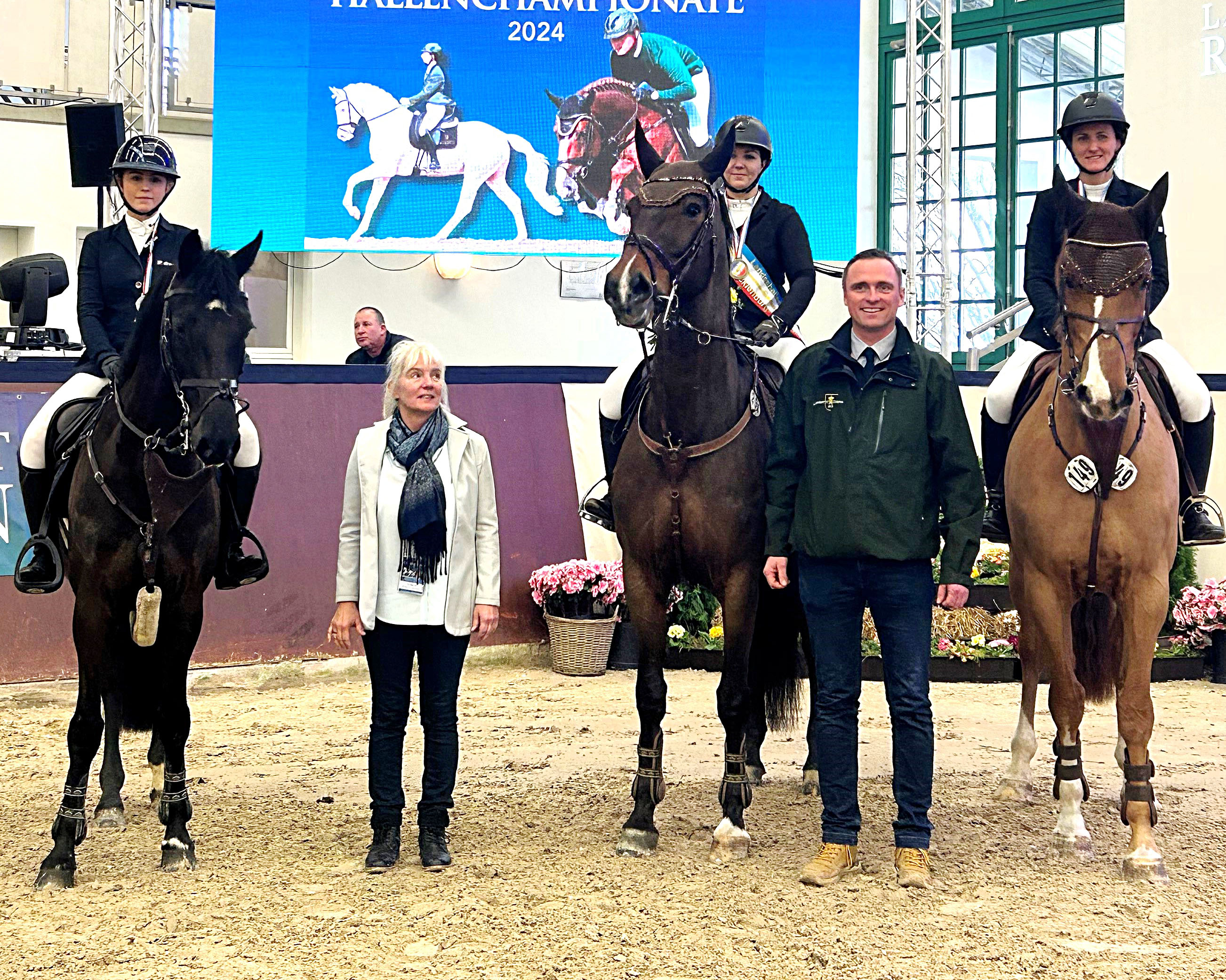 Die Medaillengewinner der Damen: Gold: Vivien Göbel / Savona (Kirch-Mummendorf), Silber: Christin Wascher / Hammond J (Redefin), Bronze: Anna Ebel-Jürgens / Zaligor (Polzow). © Annett Strohbehn