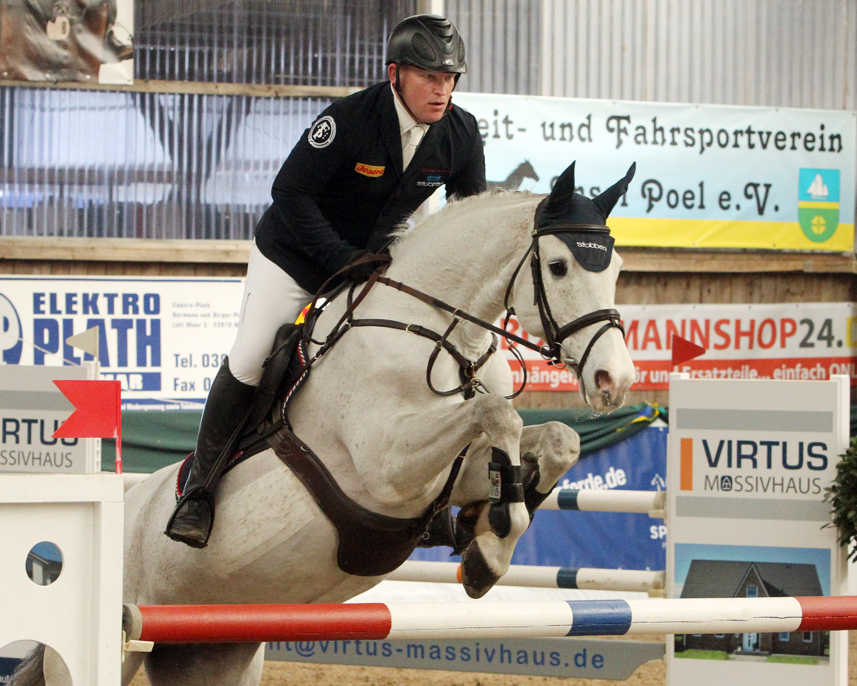 Auch der Sieg im Championat am Samstag ging mit der Schimmelstute Donna Lottchen an Thomas Kleis. © Jutta Wego
