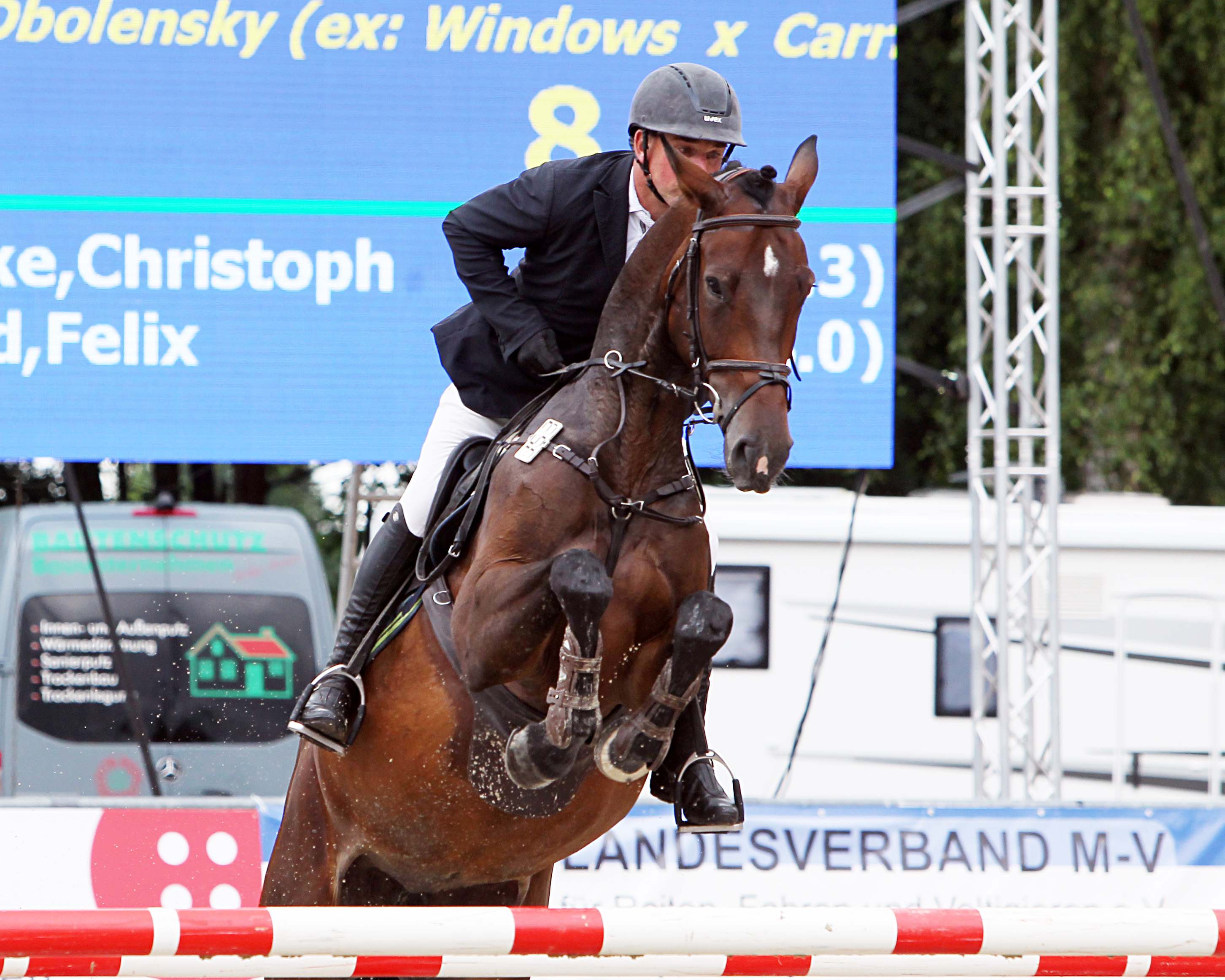 An seinem 54. Geburtstag gewann Jörg Möller aus Garlitz beim CSI2*-Turnier in Riesenbeck ein 1,30m Springen mit der 7-jährigen Stute Cornets Lady. © Archiv Wego