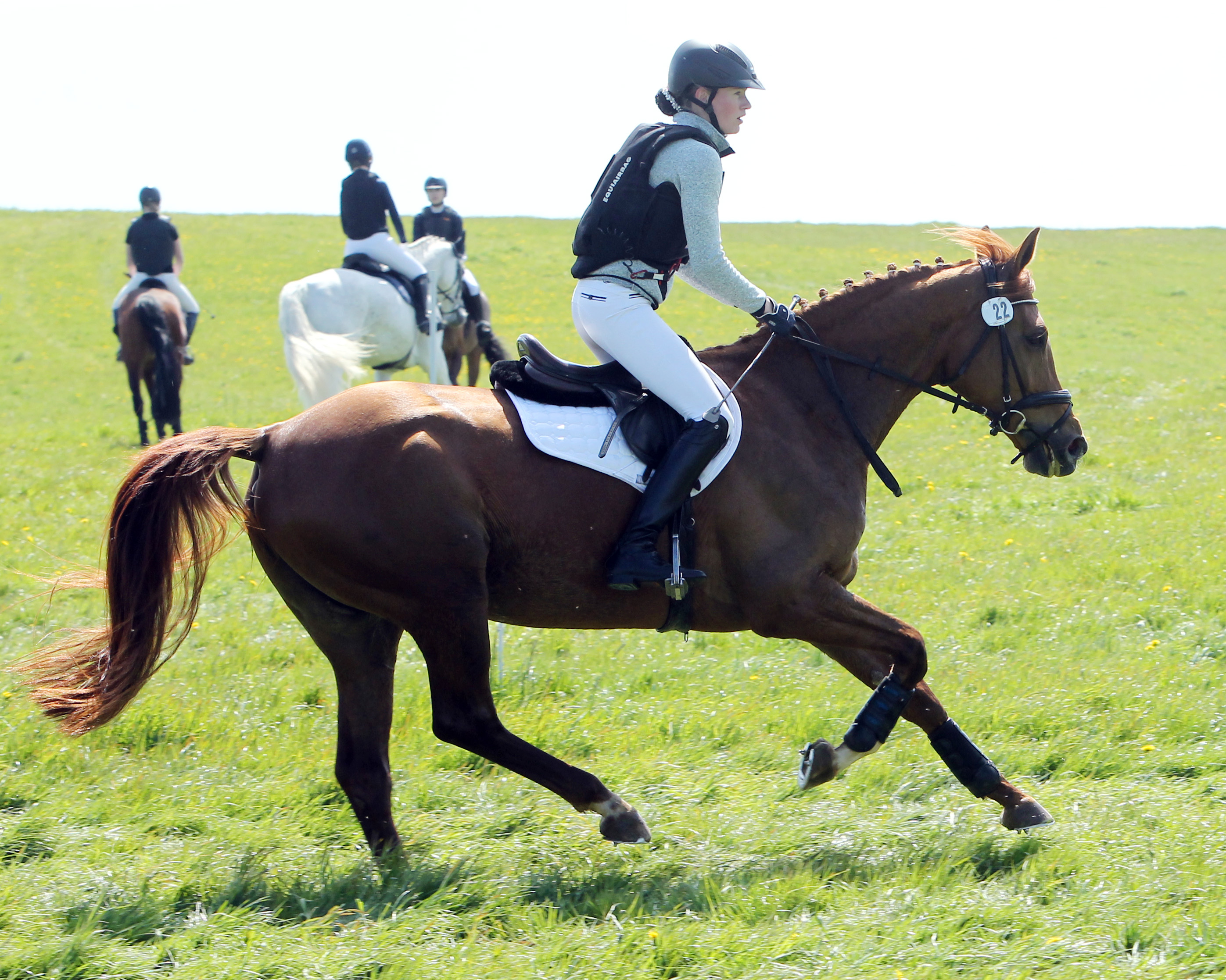 Paula Fatteicher aus Neuendorf trug mit einem Sieg im Geländeritt Klasse A auf der Trakehner Stute Sonnenlicht zum guten Abschneiden der MV-Reiter in Löwenberg-Linde bei. © Jutta Wego