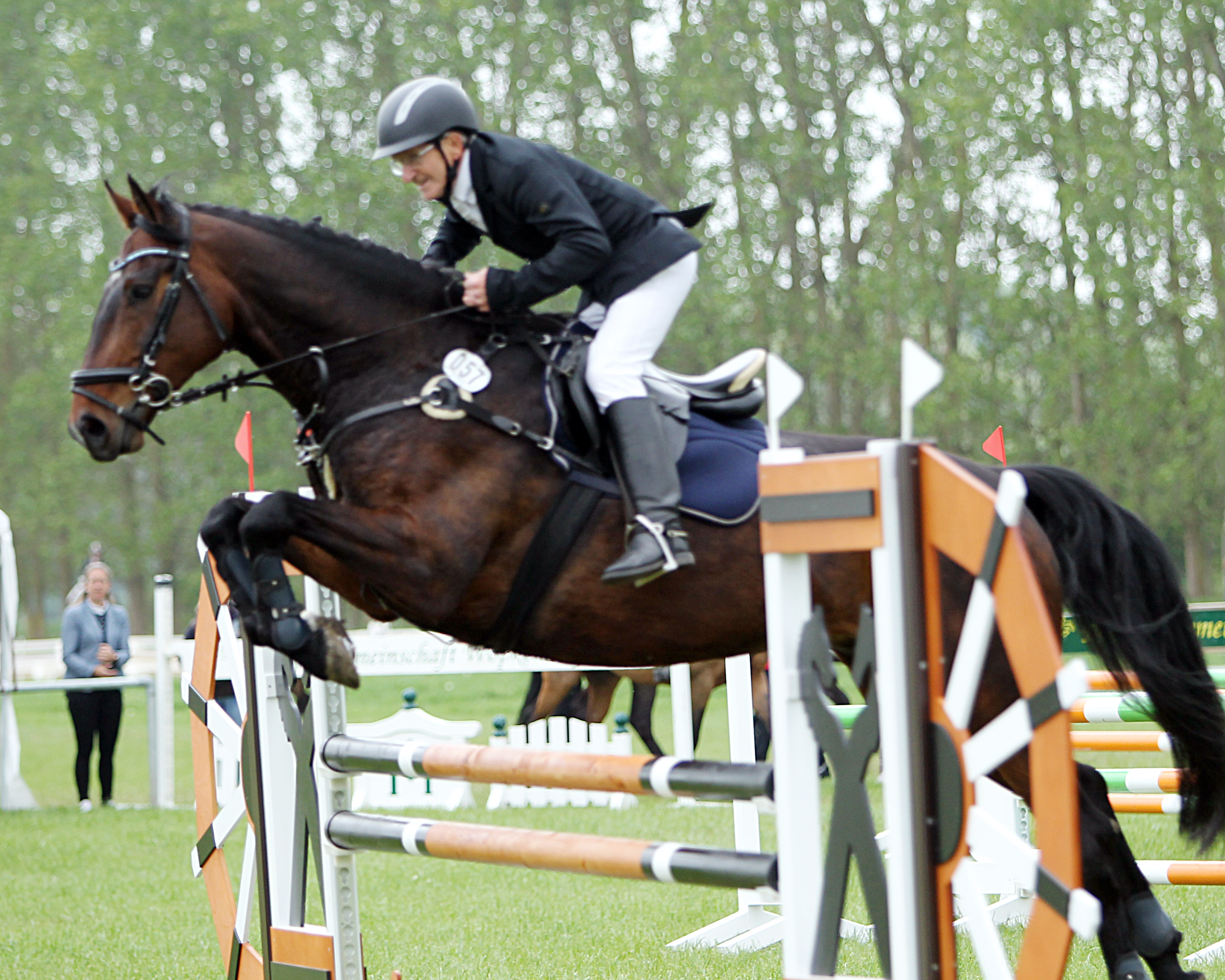 Mit Walter Roos vom Gastgeber Wöpkendorf gewann einer der ältesten Teilnehmer ein A- Springen und wurde in einem L-Springen Zweiter. © Jutta Wego