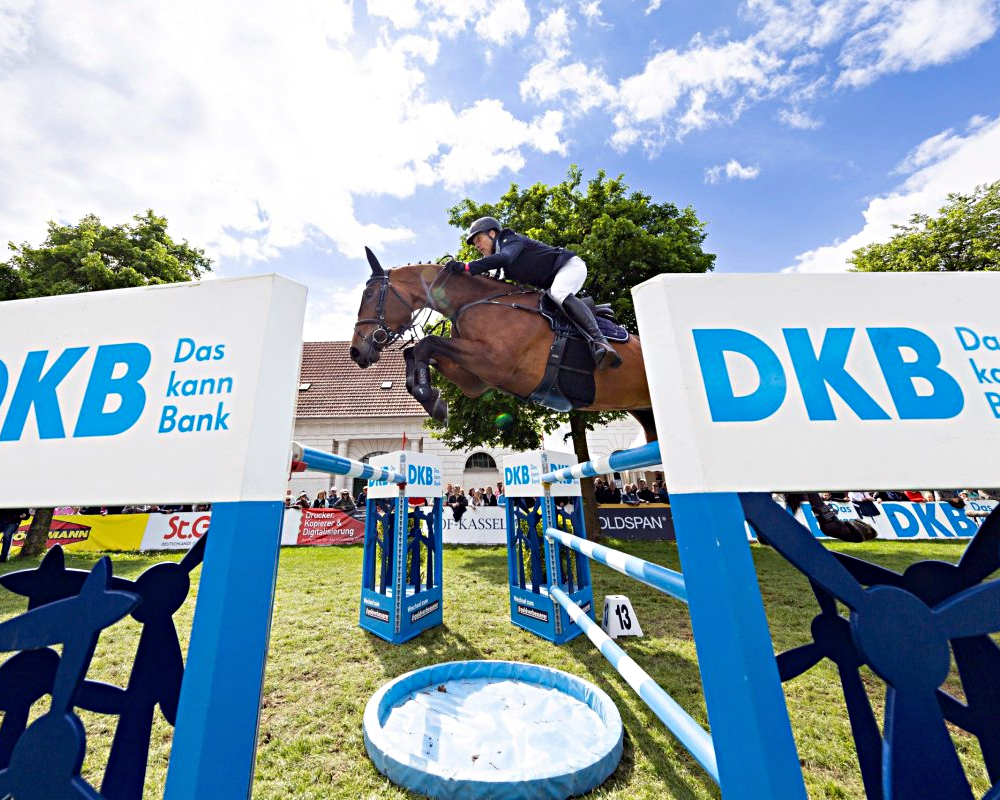 Nach Platz 2 im Vorjahr holte sich André Thieme diesmal mit Paule S den Sieg im 1,55m Großen Preis beim Pferdefestival Redefin. © T. Hellmann
