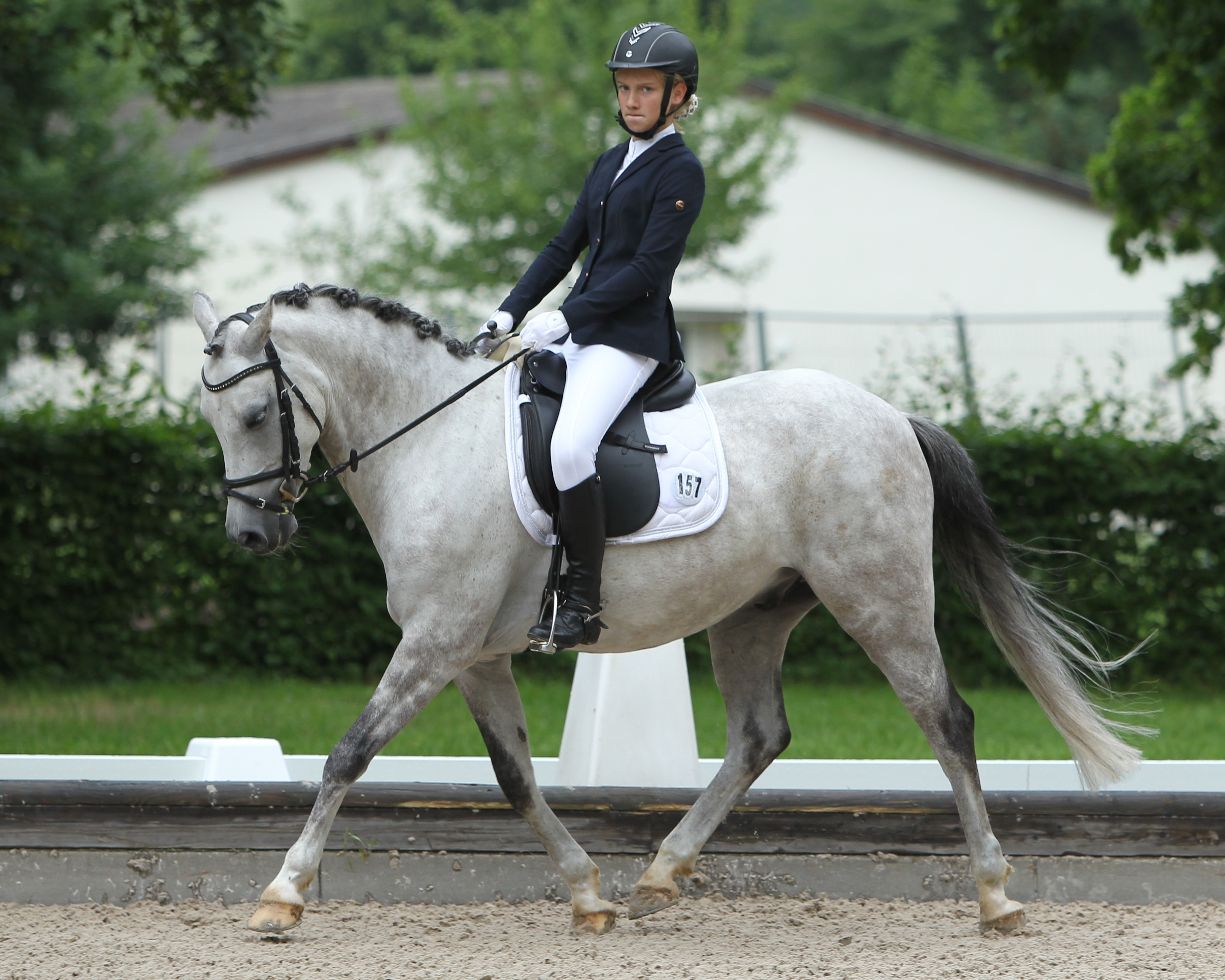 Siegerin der Qualifikation zum Nürnberger Burg-Pokal der Junioren aus MV wurde Pauline Linde (Tentzerow) mit Gatsby. © J.Wego