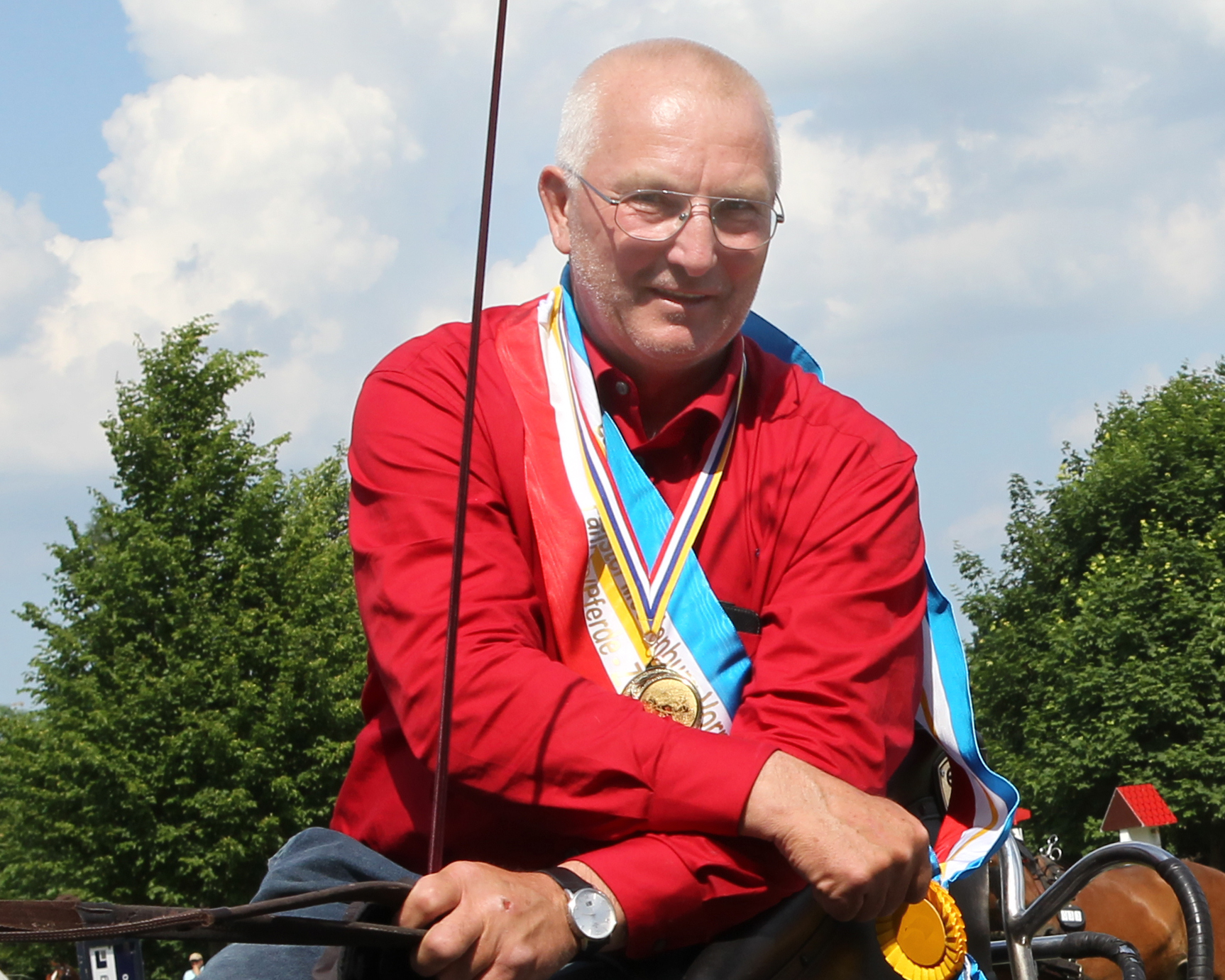 Der Landesmeistertitel bei den Pferdegespannen im Zwei-spänner ging an den 67-jährigen Hans-Georg Schröder aus Anklam, der für den RFV Malchow fährt. © J.Wego