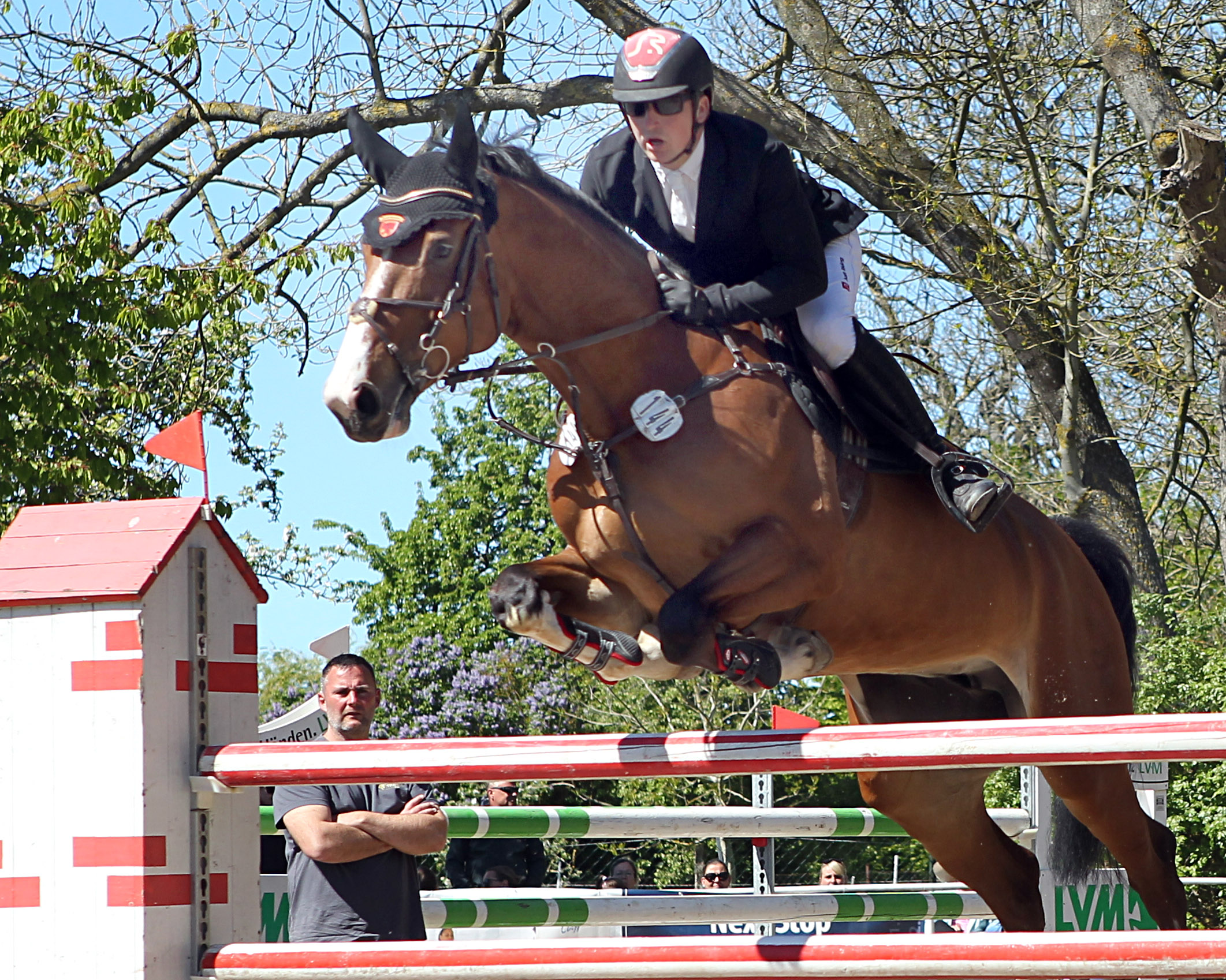 Paul Wiktor, Bruder von Emma, wurde im Großen Preis Vierter auf Tinka Girl (Foto). Er gehört mit elf Platzierungen und einem Sieg in der Springpferdeprüfung Kl. L auf Perlblau zu den erfolgreichsten Teilnehmern. © J.Wego