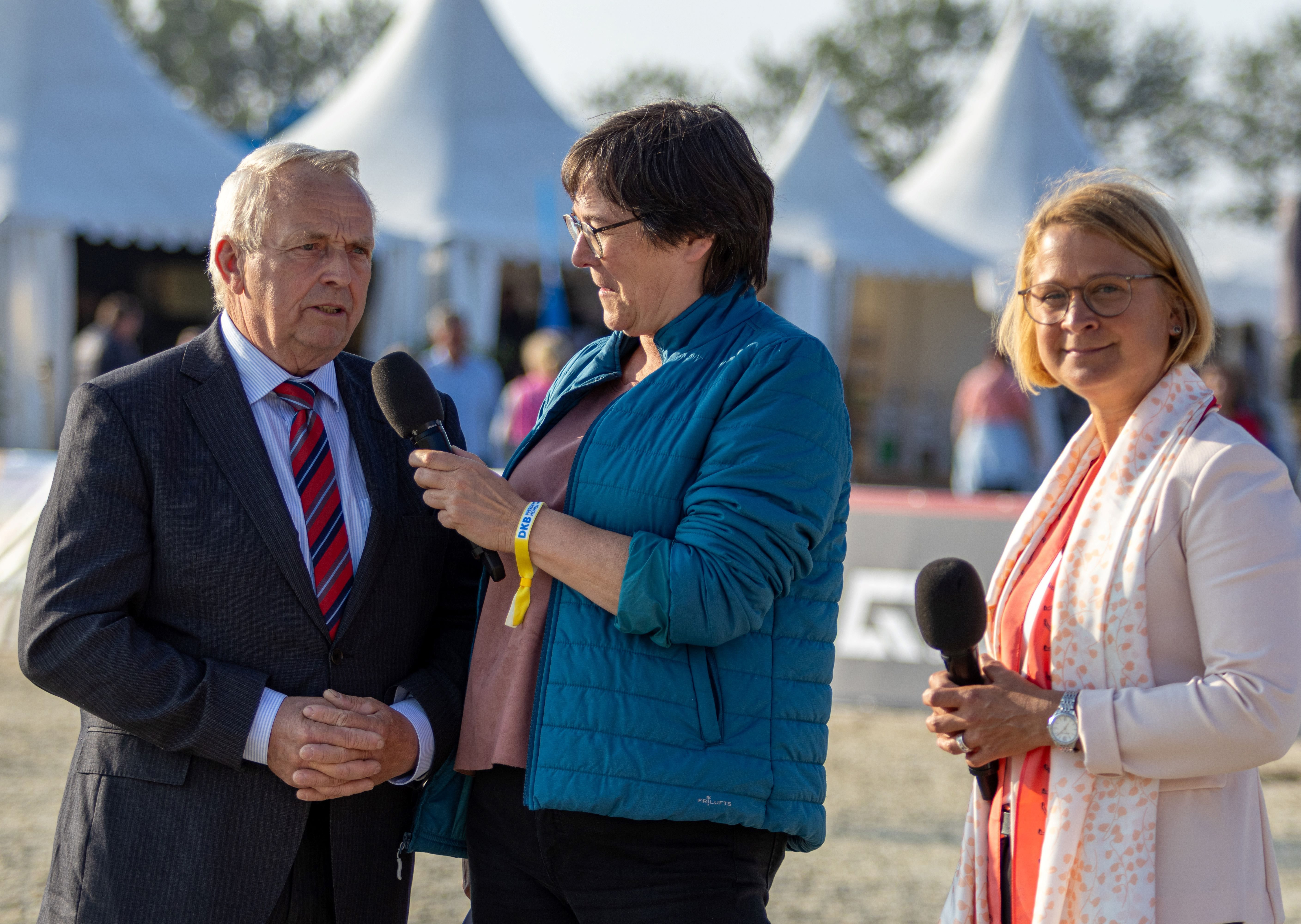 Prominente Gäste im Gespräch mit Sandra Maahn: Dr. Till Backhaus, Landwirtschaftsminister von Mecklenburg-Vorpommern und Birgit Hesse, Präsidentin des Landtags Mecklenburg-Vorpommern. © Foto: Maria Seiler