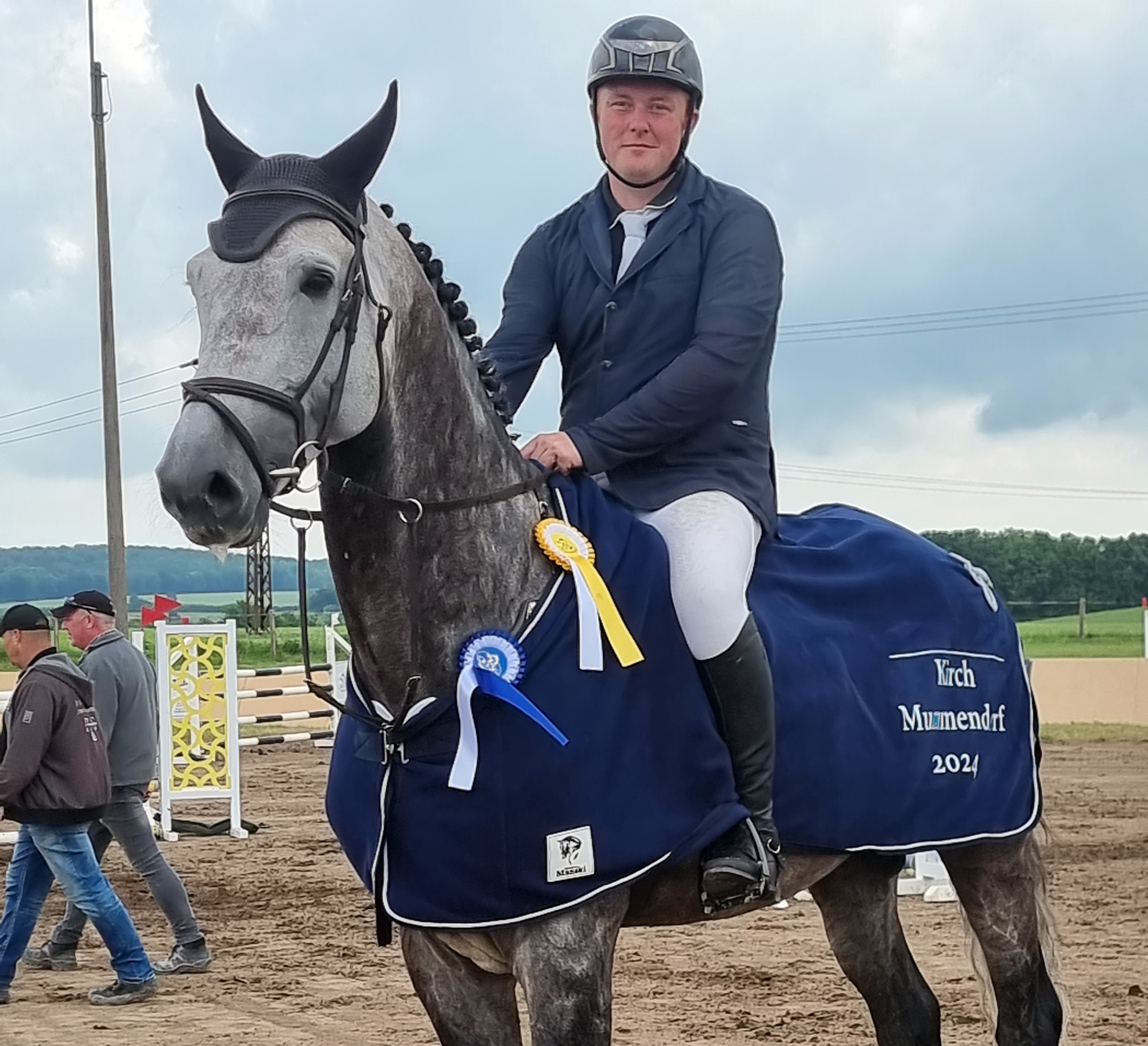 Mit Wertnote 8,7 gewann Christoph Maack auf dem gewaltig springenden 6-jährigen Dwayne the Rock (v. Diamant de Semilly) die Springpferdeprüfung Klasse M.