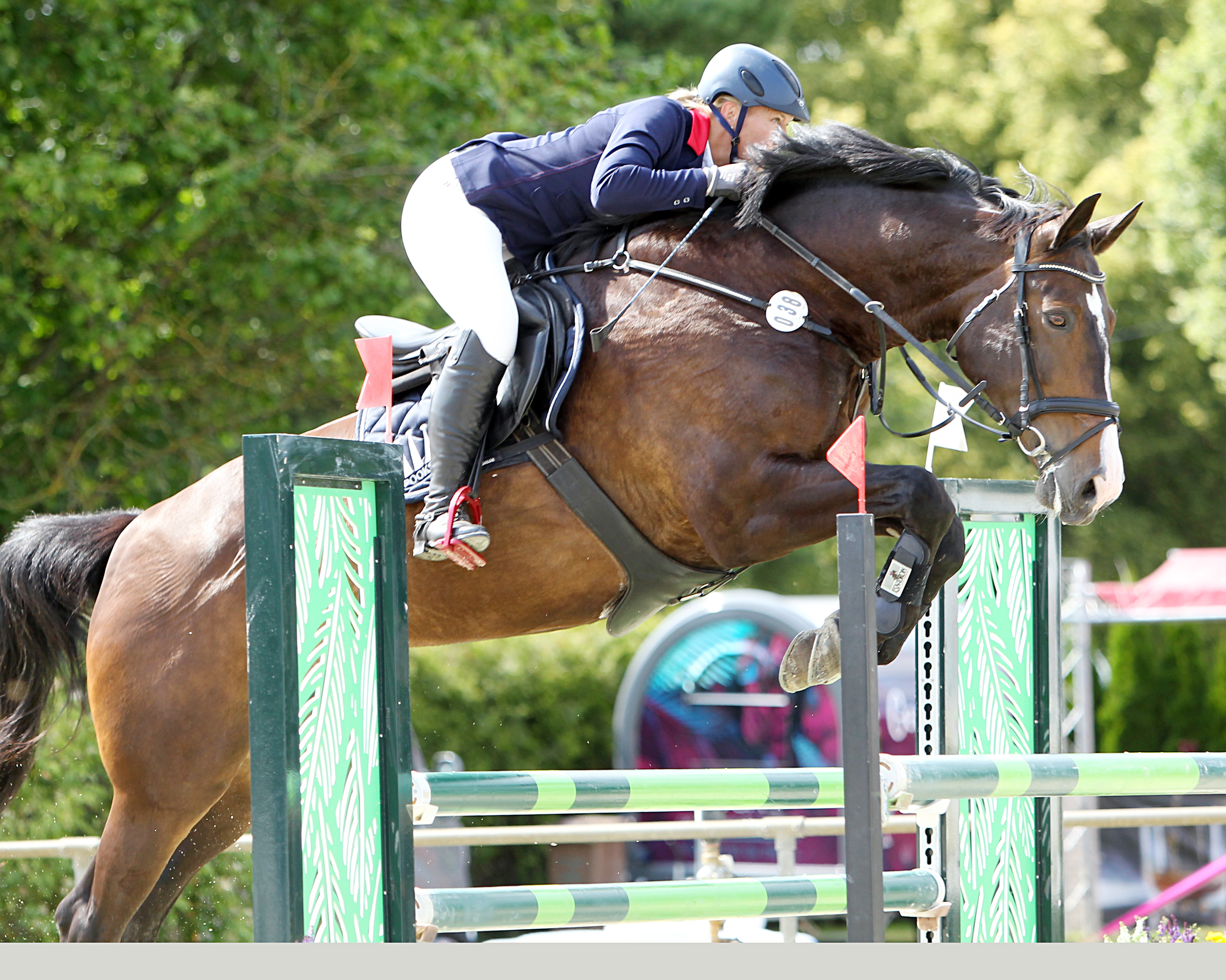 Auch Steffi Schmiel aus Groß Vielen gehörte zu den Siegerinnen, die mit Bettybrie das A-Springen mit steigenden Anforderungen gewann. © J.Wego