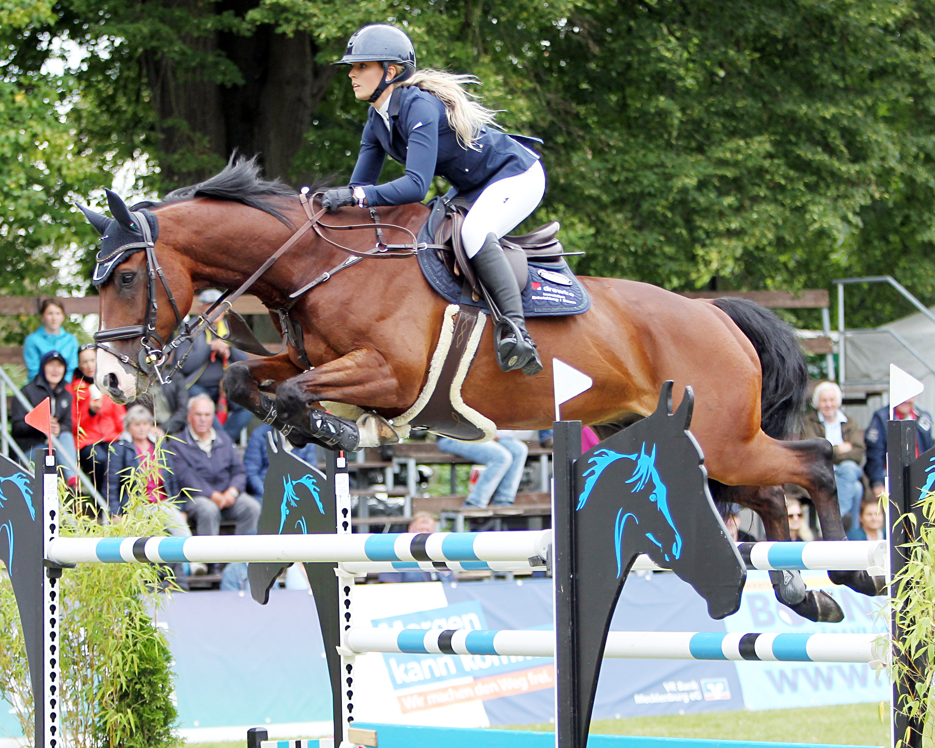 Das 2. Wertungsspringen in der offenen Klasse S, den sportlichen Höhepunkt am Samstag, gewann Christin Wascher nach einer sehr spannenden Siegerrunde auf Quincy. © J.Wego