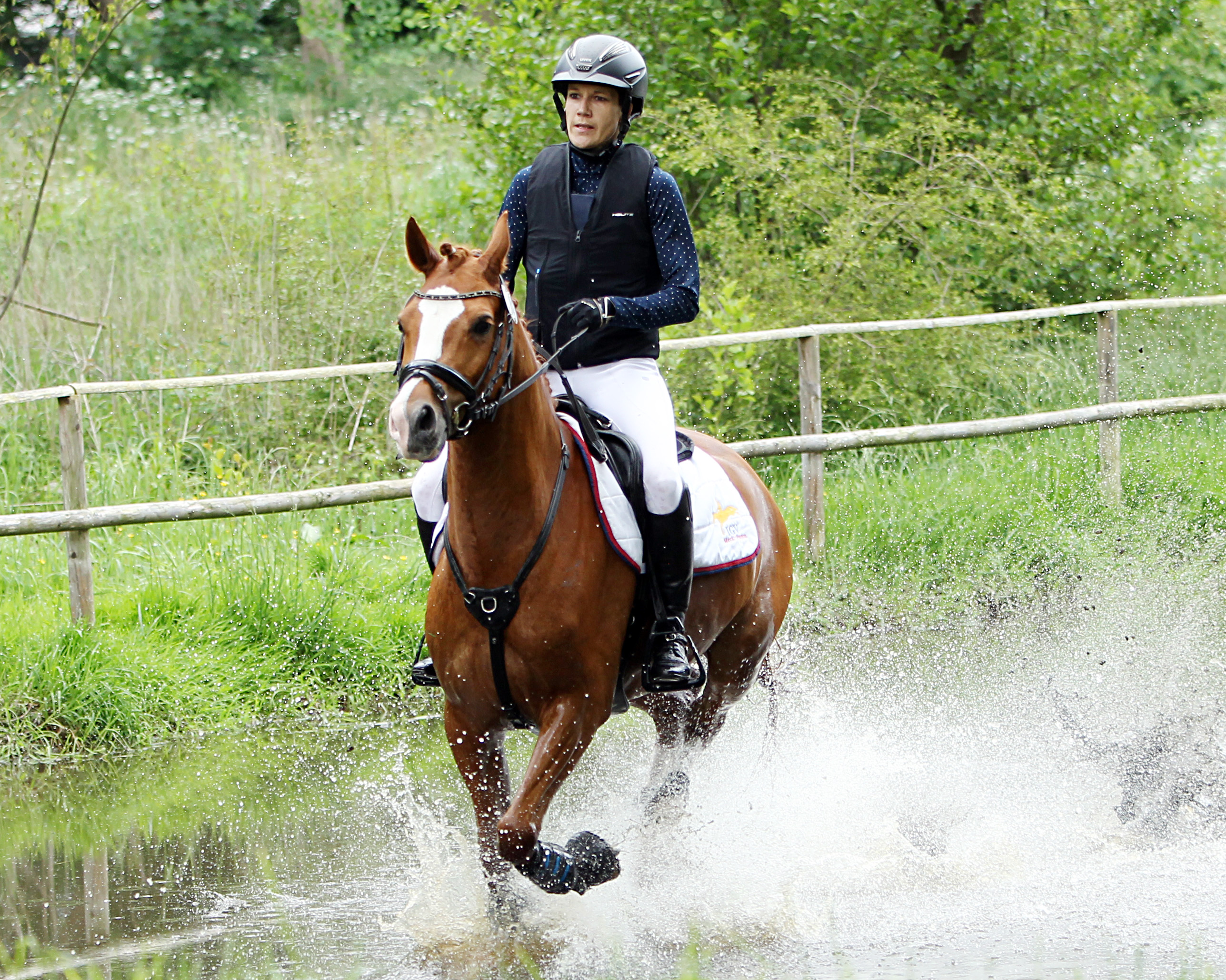 Manuela Granzow vom Gastgeberverein ritt ihr eigenes Pony Horbit in der Kombinierten Prüpfung Klasse A und wurde Dritte. © J.Wego