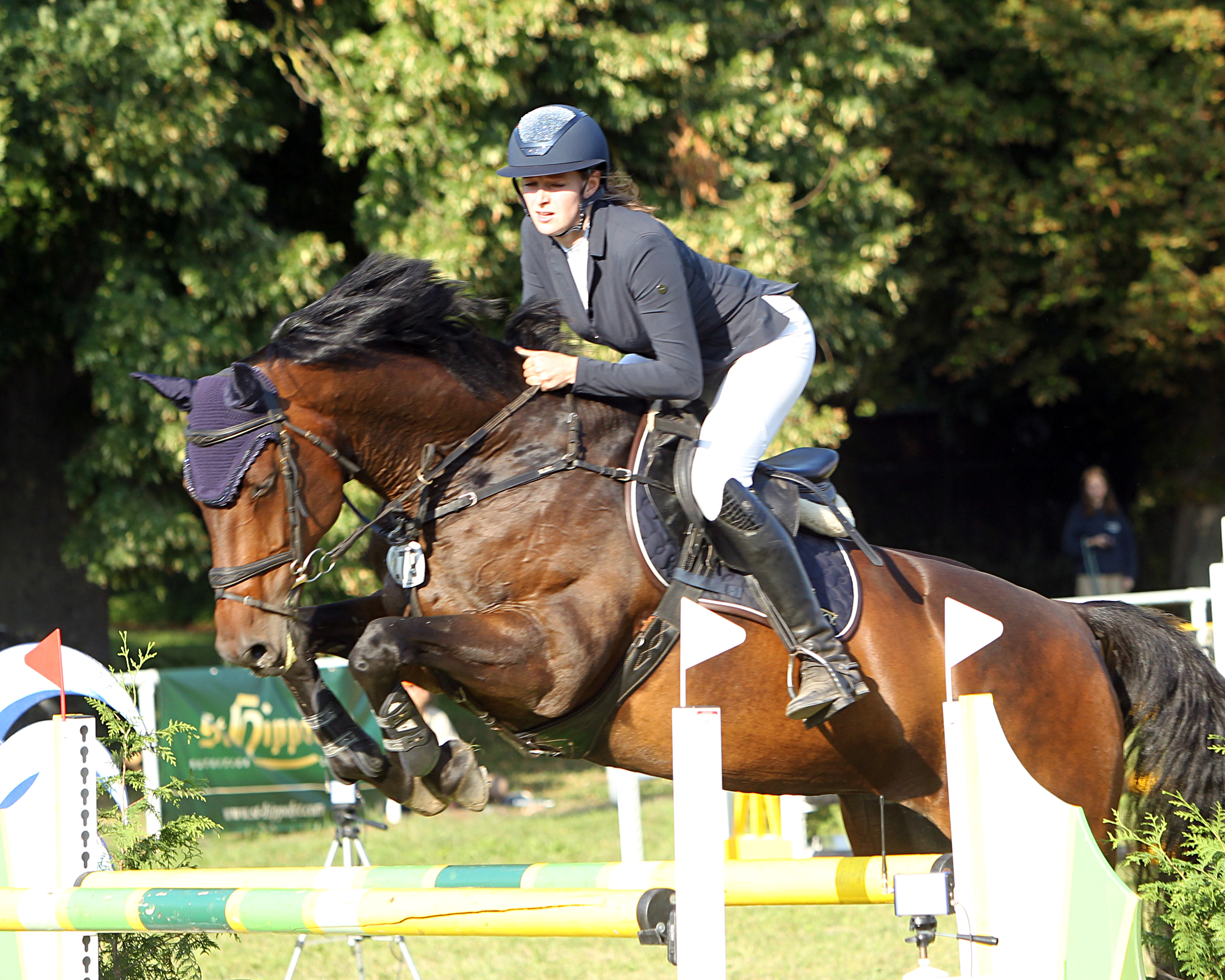 Anni Kamieth vom Gastgeber Reez wurde ihrer Favoritenrolle gerecht und gewann das M-Punktespringen am Samstag mit Quintana. © J.Wego