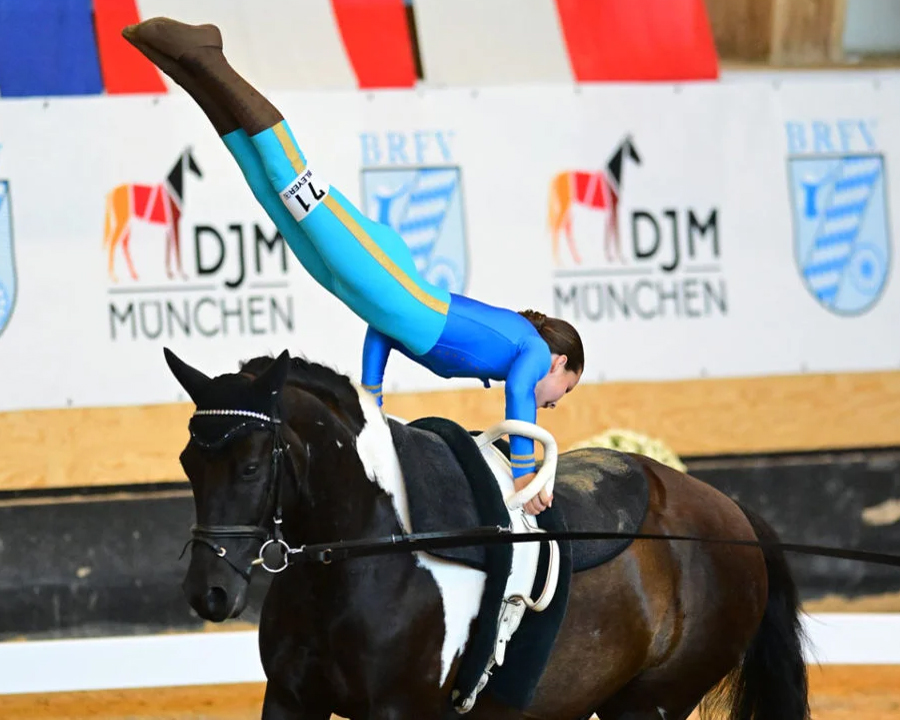 Amari Santamaria Diaz wurde mit ihrem Lewitzer Meran Bronzemedaillengewinnerin bei den Europameisterschaften der Junioren in Bern. Das Foto zeigt sie bei der Deutschen Meisterschaft 2023 in München