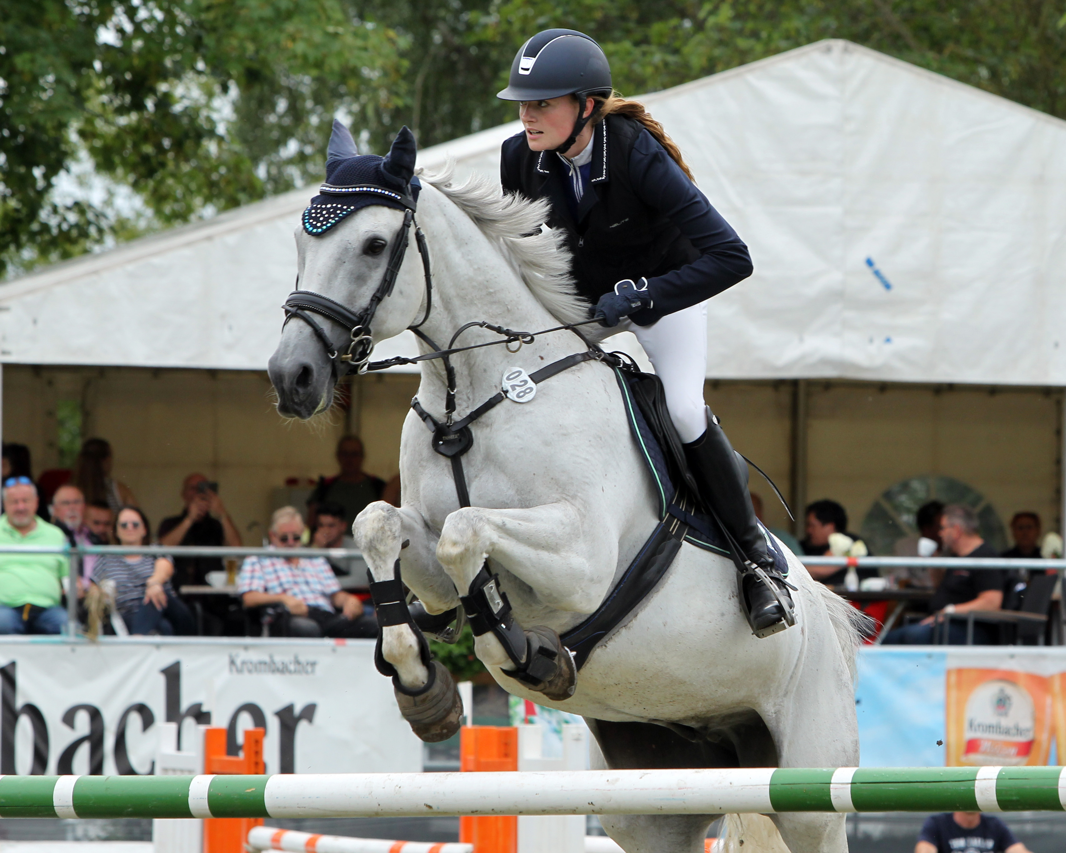 Mit dem Kleinen Deutschen Reitpferd Brisco gewann Janna Pierstorff ein M-Springen. © J.Wego