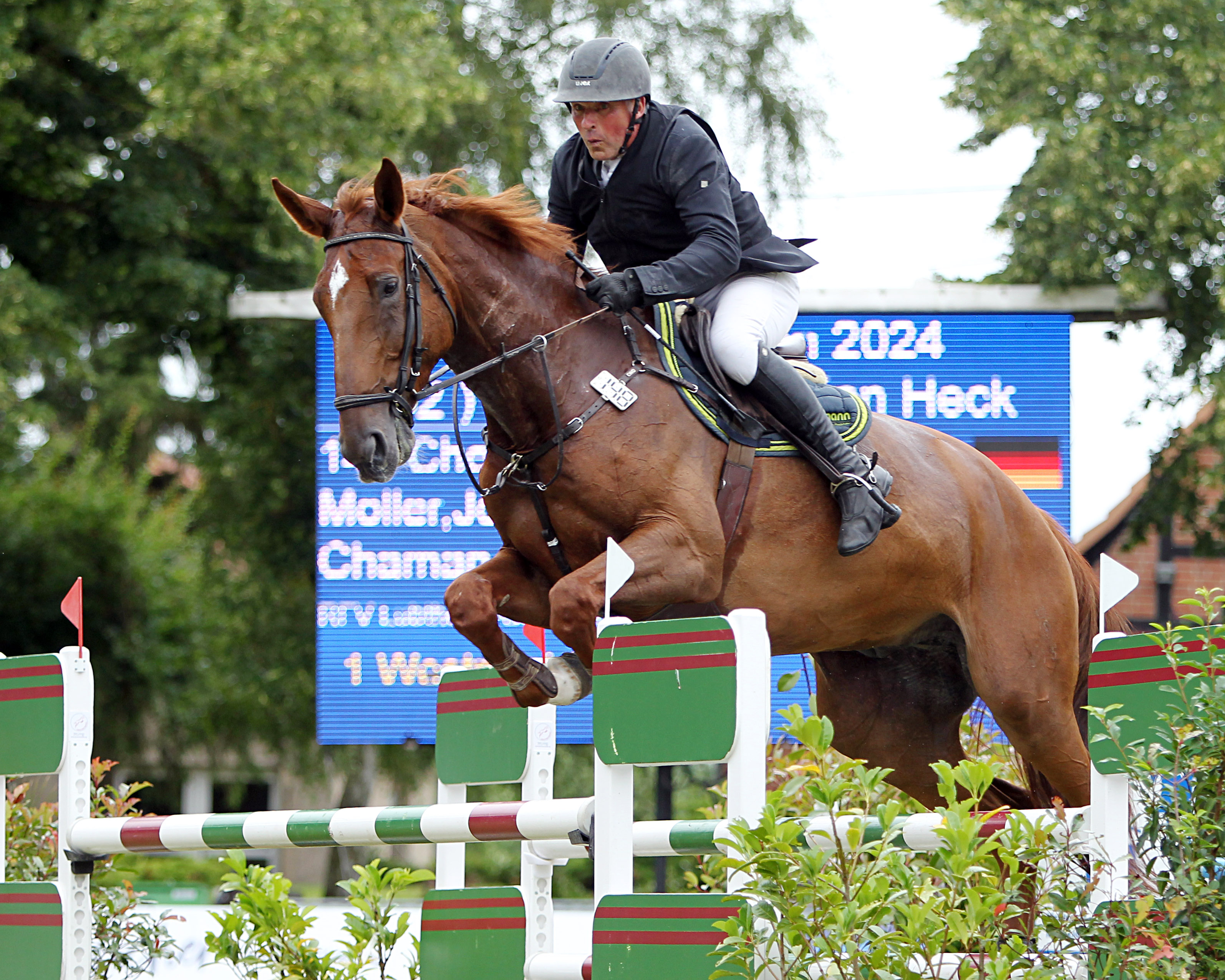 Jörg Möller gewann in Nahrendorf ein S-Springen mit Chevalier, wurde im Großen Preis Vierter und kam insgesamt zu elf Platzierungen. © J.Wego