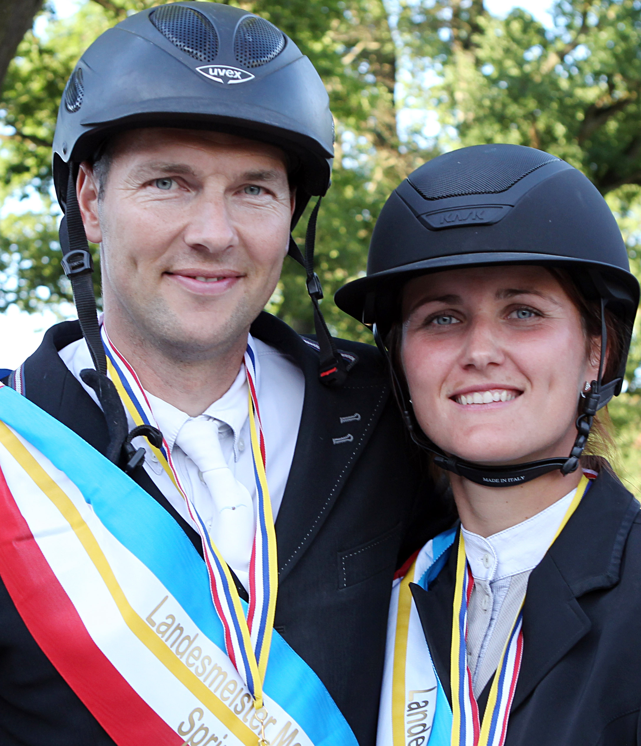 In Plöwen ließ Anna Ebel-Jürgens ihren Mann Ulf im Großen Preis und im Championat hinter sich. Dies Fotos zeigt sie im Jahre 2017, als beide in Redefin Landesmeister wurden. © J.Wego