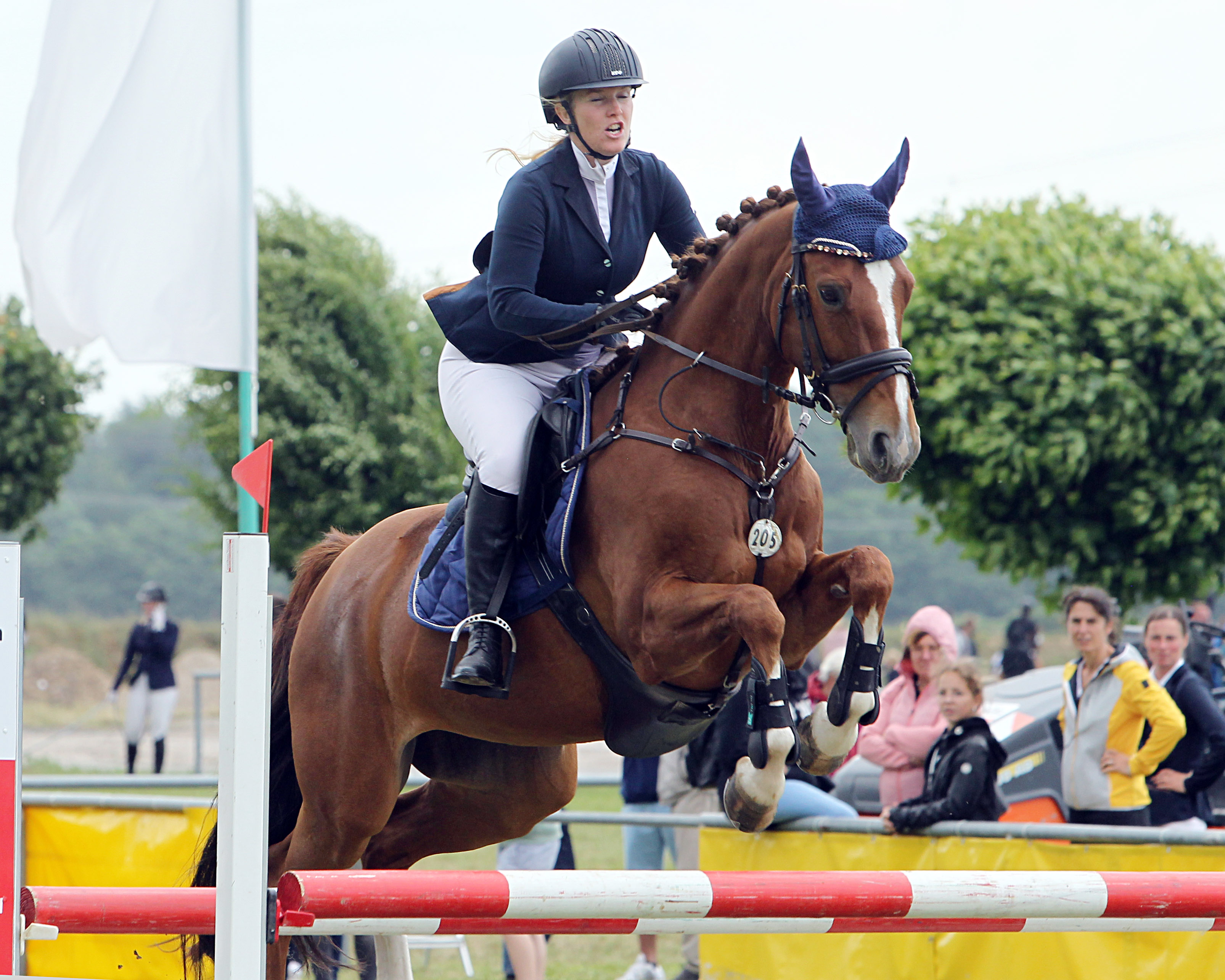Francie Siegmund vom RFV Rothenburg gewann mit Heidi ein L-Springen und wurde in einem M-Springen Zweite. © J.Wegp
