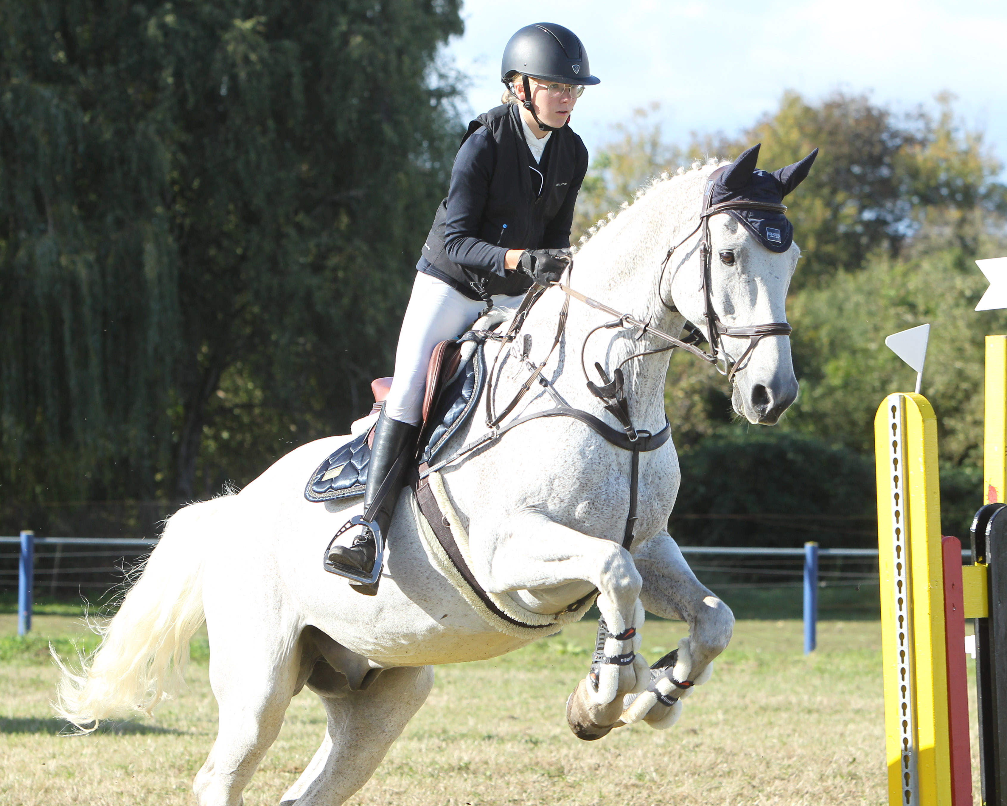 In den beiden Wettbewerb-Stilspringen punktete Victoria Helene Hagge (Schwinkendorf) mit einem Sieg und einem 2. Platz auf Cablue. © J.Wego