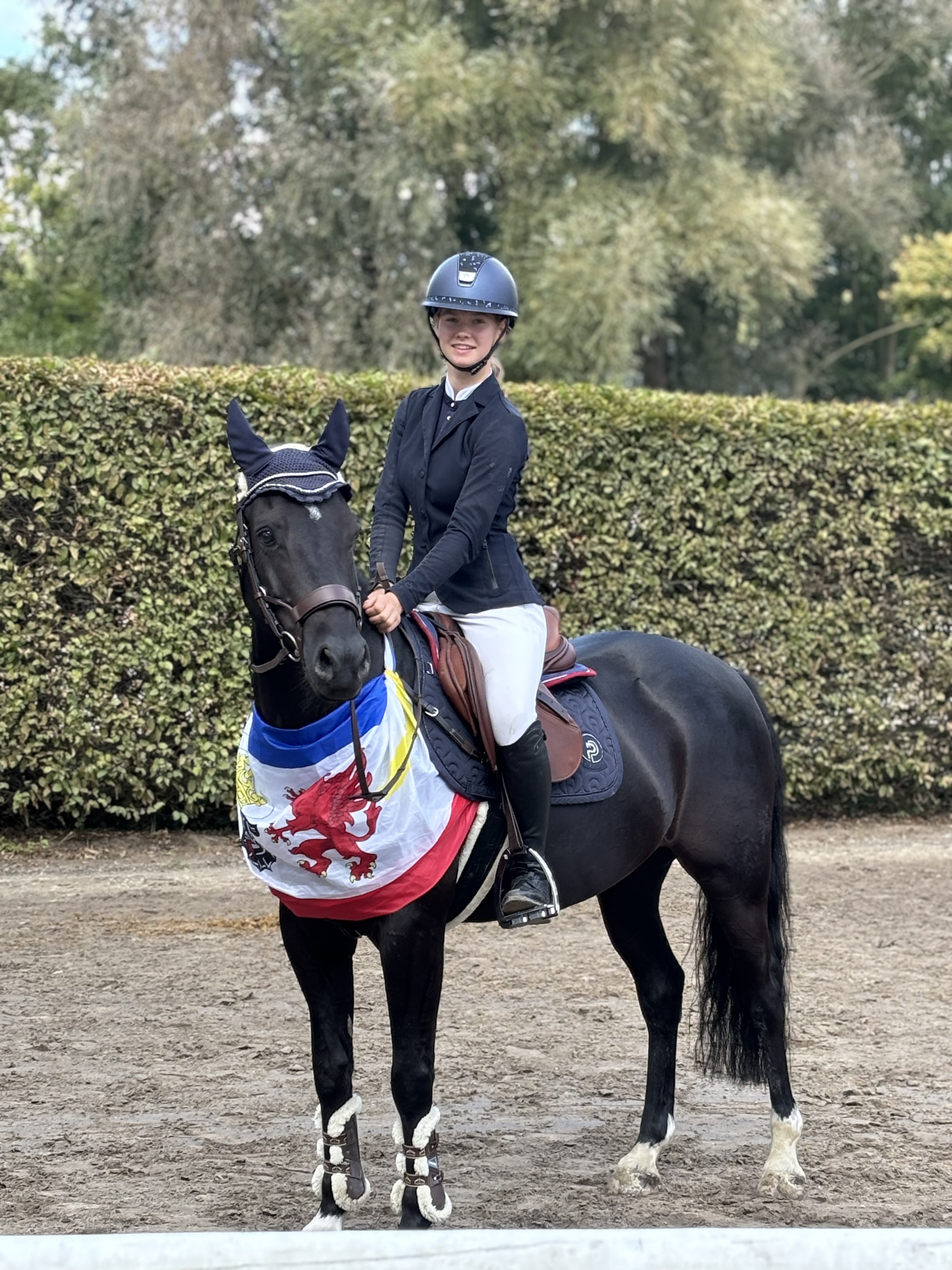 Im Finale der Horst-Gebers Ponytour freute sich Landesmeisterin Isabella Schröter (Eldena) über den 6. Platz mit Starpower Casall in der großen Tour. © Fam.