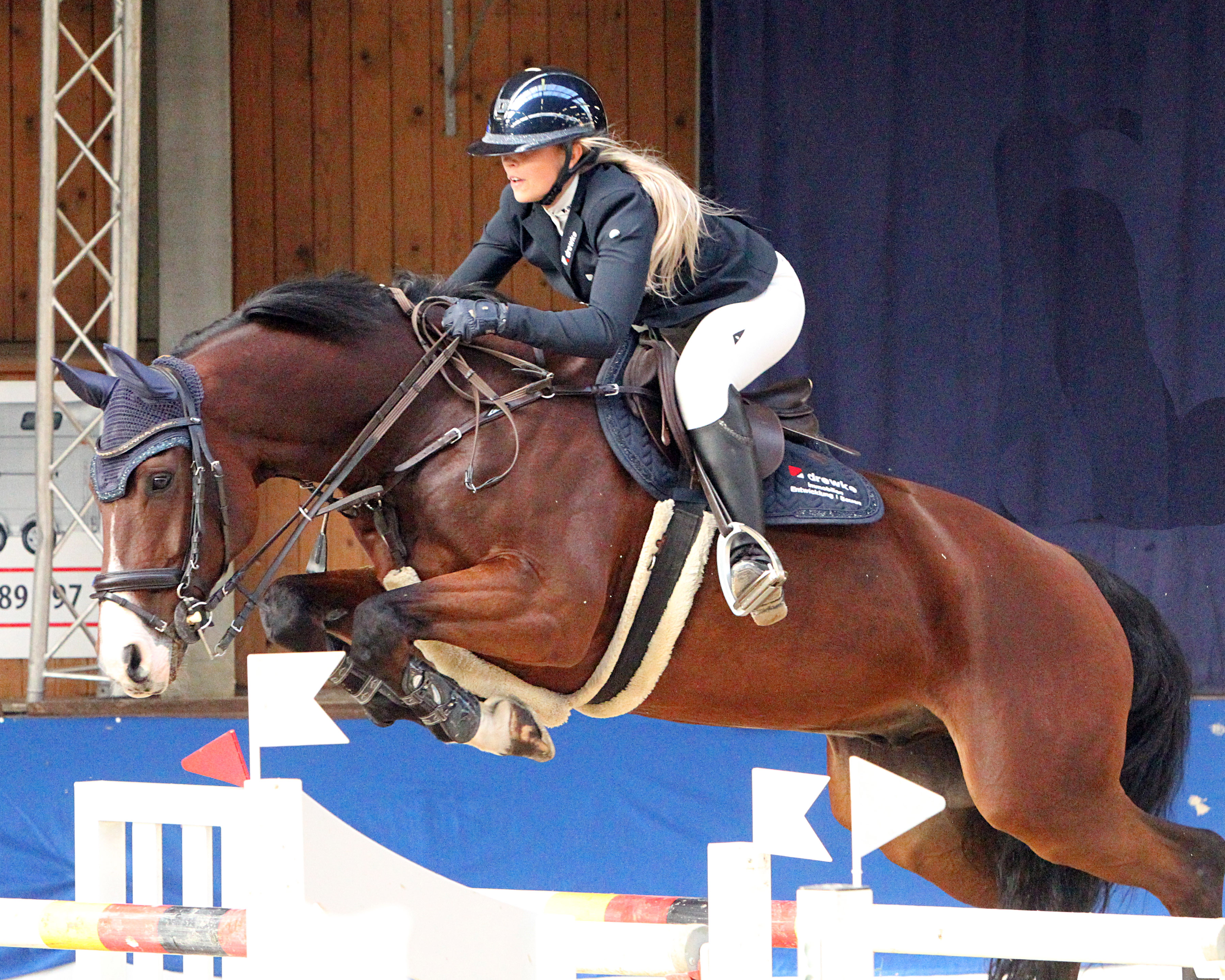 Siegerin des Zwei-Sterne M-Springens wurde Landesmeisterin Christin Wascher (Redefin) mit Quincy. © J.Wego