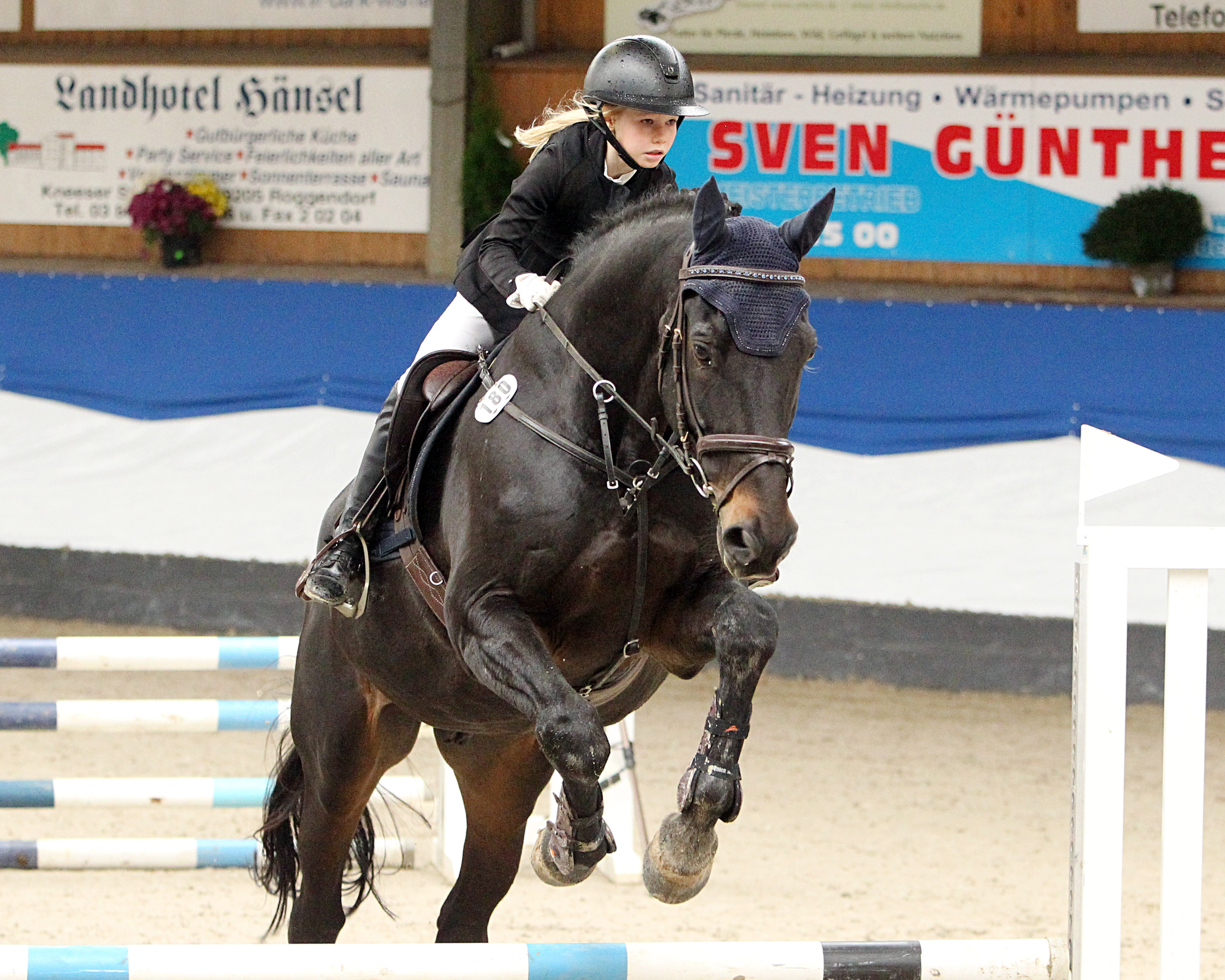 Zu den Siegerinnen im Springen gehört Elisa Schröter aus Eldena mit Luma – auf dem Foto mit Jambo Jambo. © J.Wego