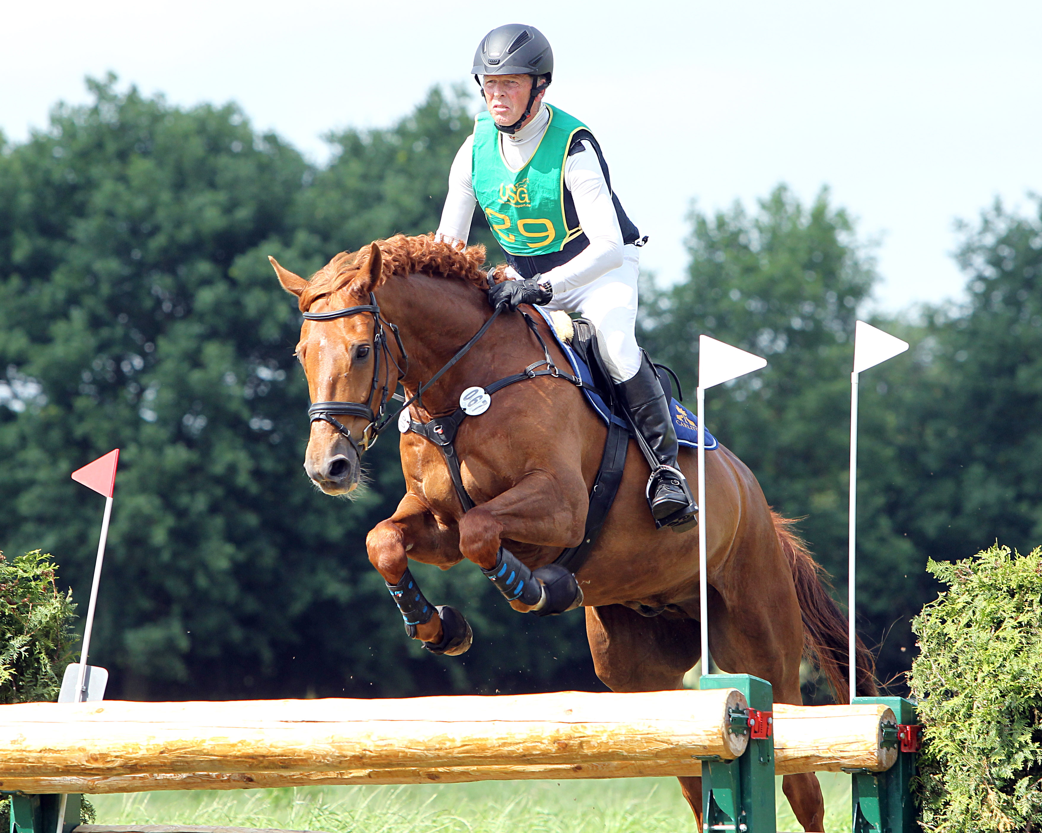 Der 63-jährige Philipp Riedesel aus Altkamp (Rügen) startete am Wochenende im polnischen Strzegom mit dem 11-jährigen D’Accord in der internationalen Drei-Sterne Vielseitigkeitsprüfung (CCI3*-S) und wurde mit 52,2 Strafpunkten unter den 33 Startern Fünfter. © J.Wego