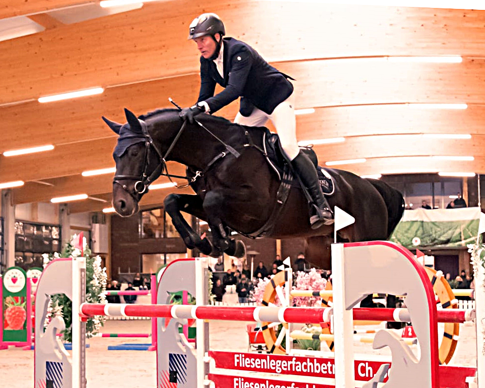 André Thieme ging in Hohen Wieschendorf auch an den Start und wurde im S-Springen mit dem 8-jährigen Hengst Castanova H Zweiter. © KaLo