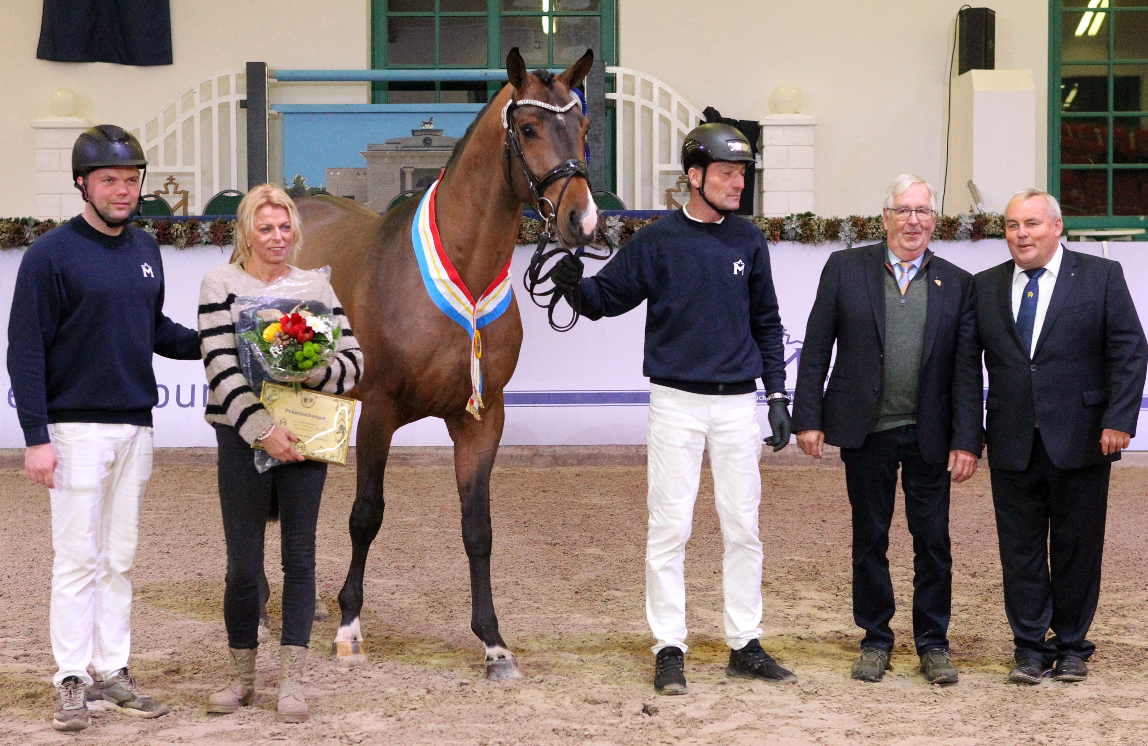 Kat.Nr. 51 Springen 1. Reserve, Oldenburger Springpferd (172cm) von Baggio / Stalypso (A.u.Z.: Nicole Schulthein, Saterland). © J.Wego