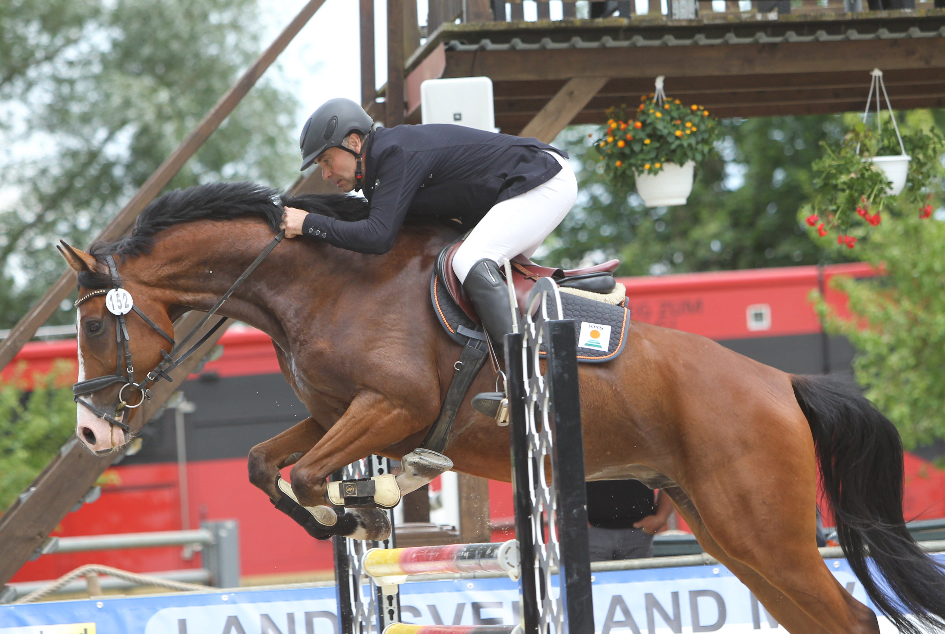 Die 2. Abteilung der Qualifikation zum VR-Spring-Cup 2025 gewann Karsten Krohn (Ludwigshof) mit Charleston Lu, auf dem er im M-Springen Vierter wurde. © Archov Wego