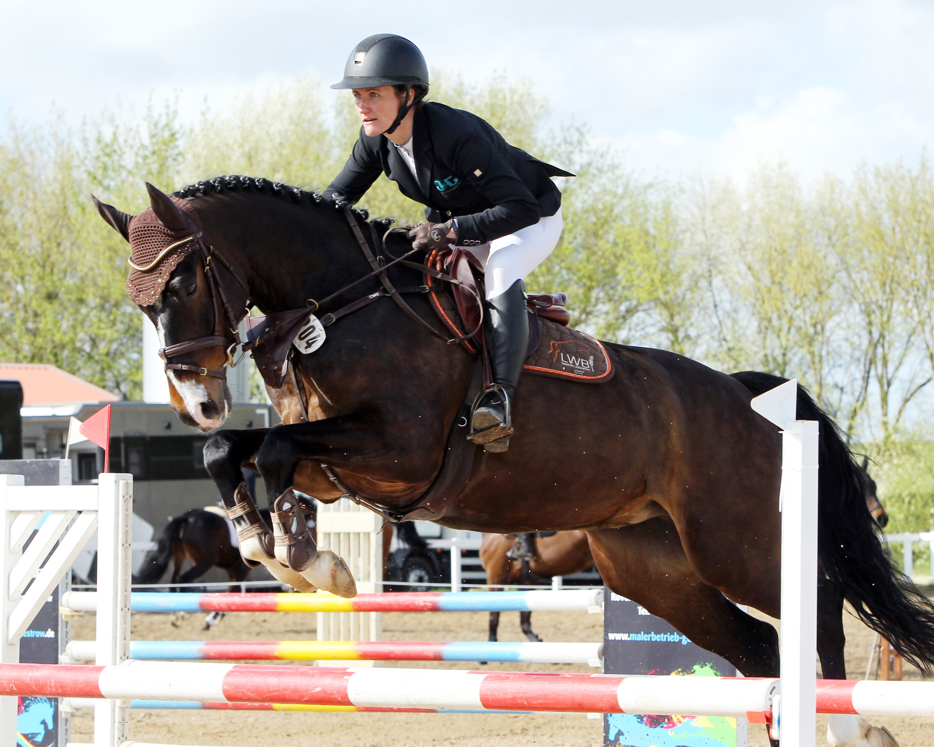 Auf Carleydo gewann Anna Ebel-Jürgens das Youngster-Springen Klasse M, platzierte den 7-jährigen mehrfach und wurde erfolgreichste Reiterin des Turniers. © J. Wego
