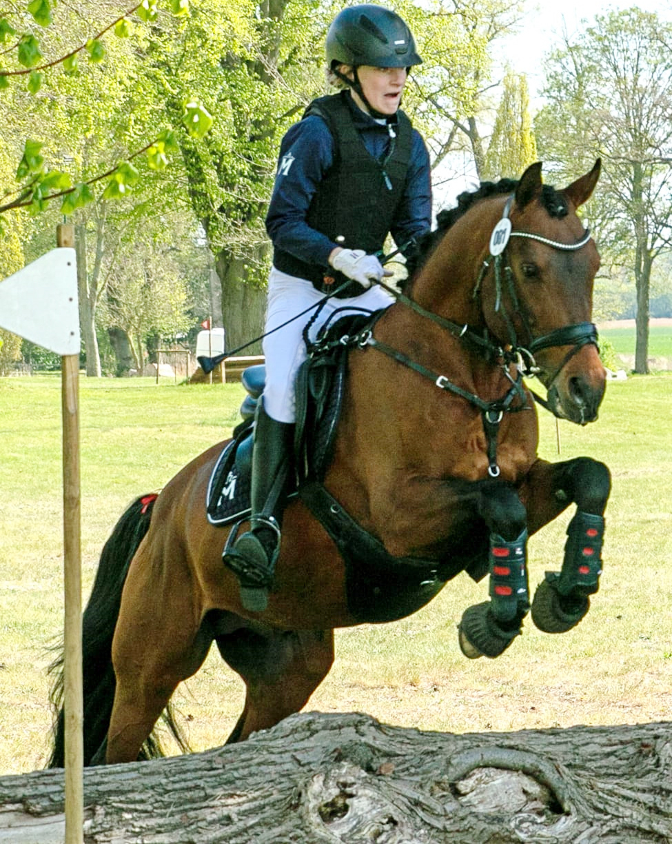Den Stilgeländeritt für den Kombinierten-Wettbewerb gewann Emelie Schulz (Neuendorf) mit Pony Washington B. © KaLo