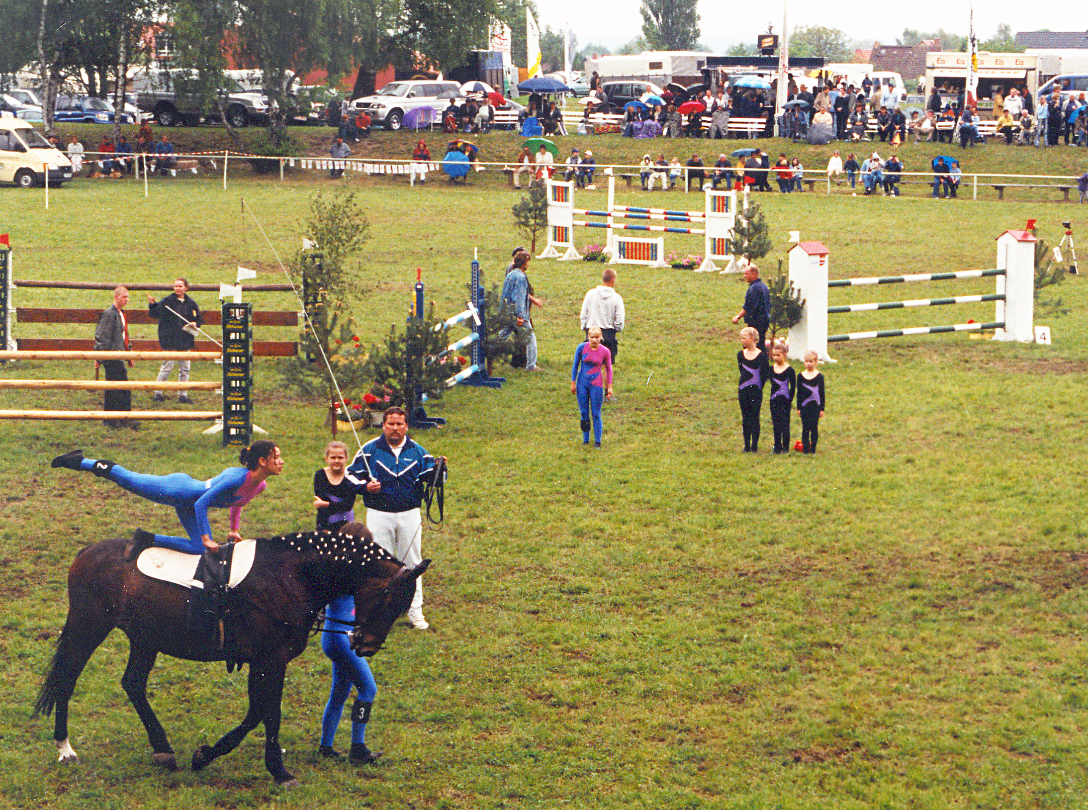 Blick auf die Turnieranlage des Pasewalker Pferdesportvereins vor 25 Jahren. © G. Schrom