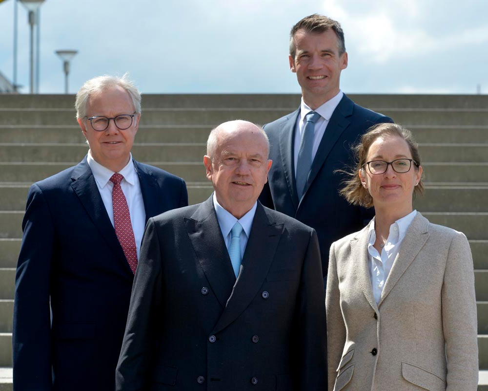 Große Ziele im Blick: FN-Präsident Martin H. Richenhagen (2.v.l.) mit dem Geschäftsführenden Vorstand Dr. Klaus Miesner, Dr. Dennis Peiler und Vanessa Richwien (v.l.). Foto (c) Schupp