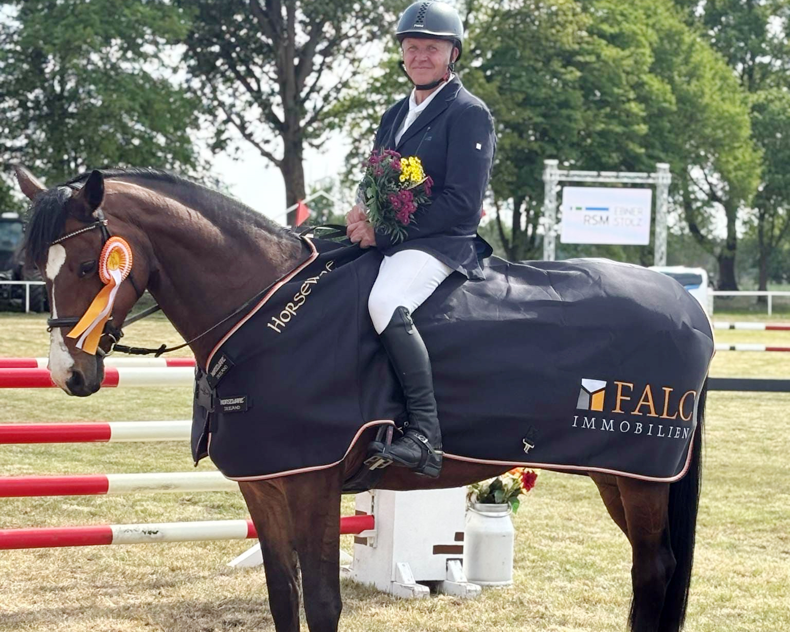 Zweifacher L-Sieger im Springparcours wurde Silvio Stövhase (RFV Crivitz) mit der 14-jährigen Stute Cera-B seines Freundes Raymond Behring. © Verein