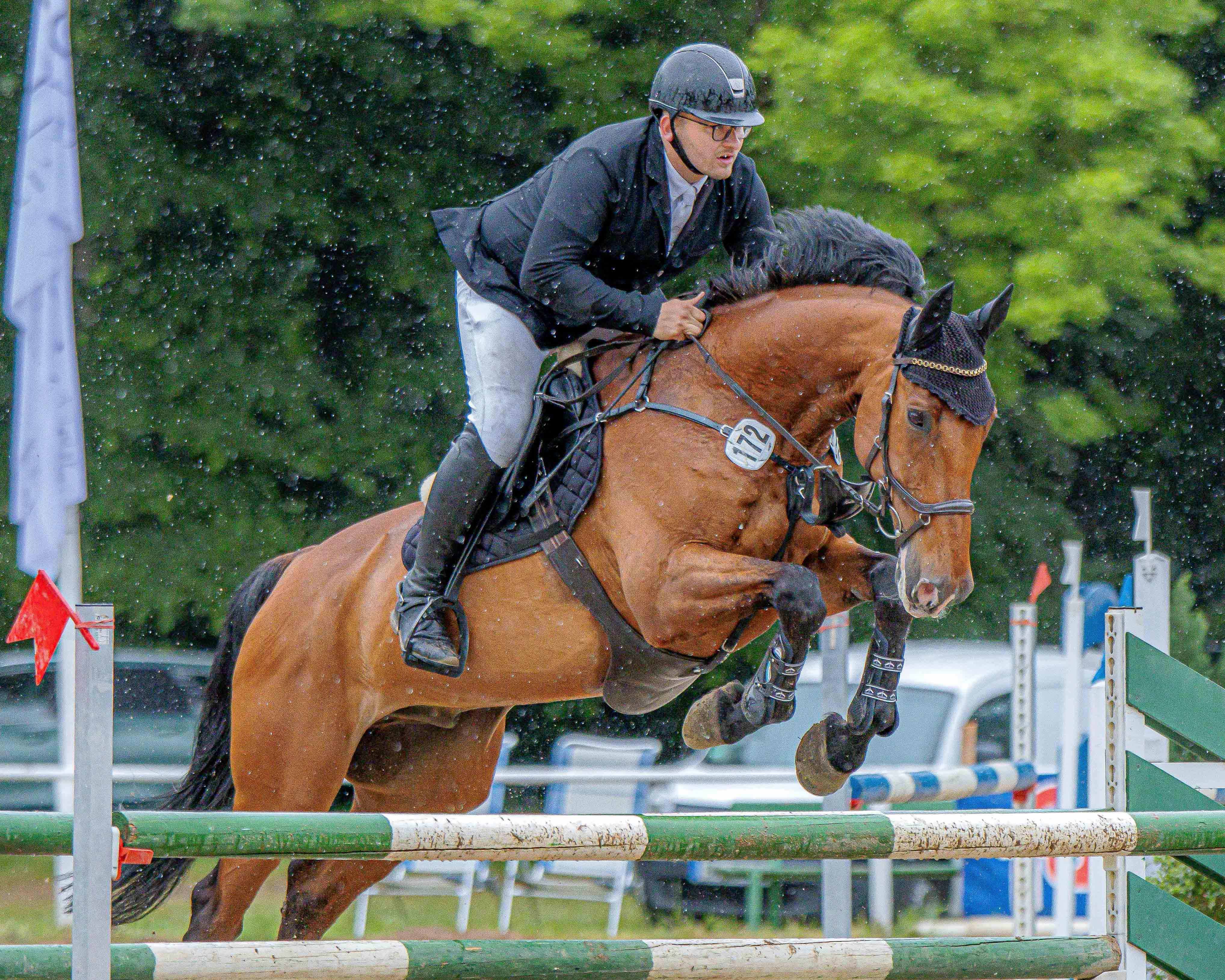 Das Hauptspringen am Samstag und den Hänger Heu als Ehrenpreis gewann Florian Villwock (Wöpkendorf) mit Lucatoni. © Sophia Boge