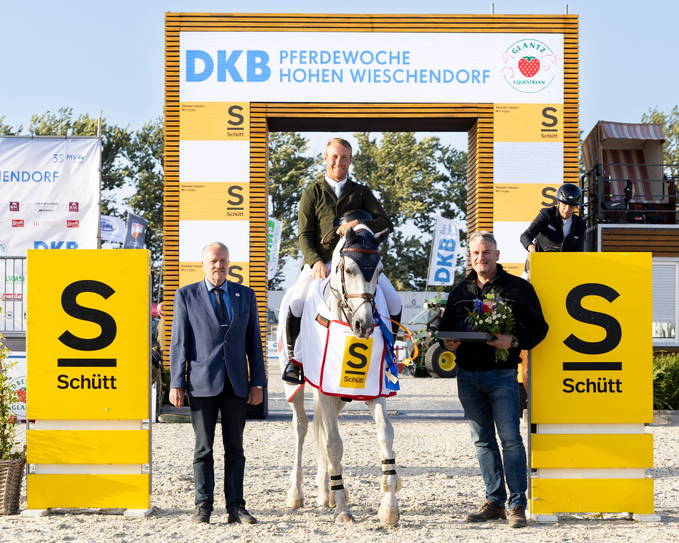 Der Sieg im ersten Springen der mittleren Tour beim CSI4* in Hohen Wieschendorf ging an David Will aus Viernheim auf Churchill. © reitsport-hellmann.de
