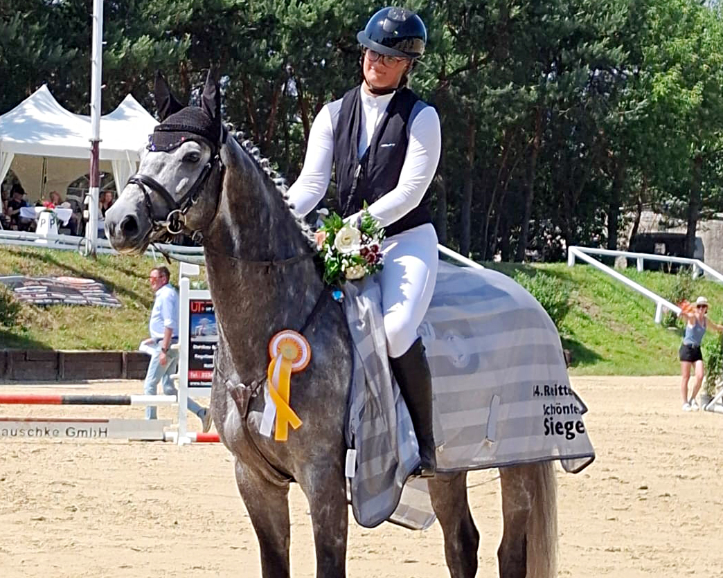Emma Luise Paul hat den Redefiner Hengst Cooldream Air (v. Colman) mit einem Sieg und Wertnote 8,5 für das Bundeschampionat qualifiziert. © privat