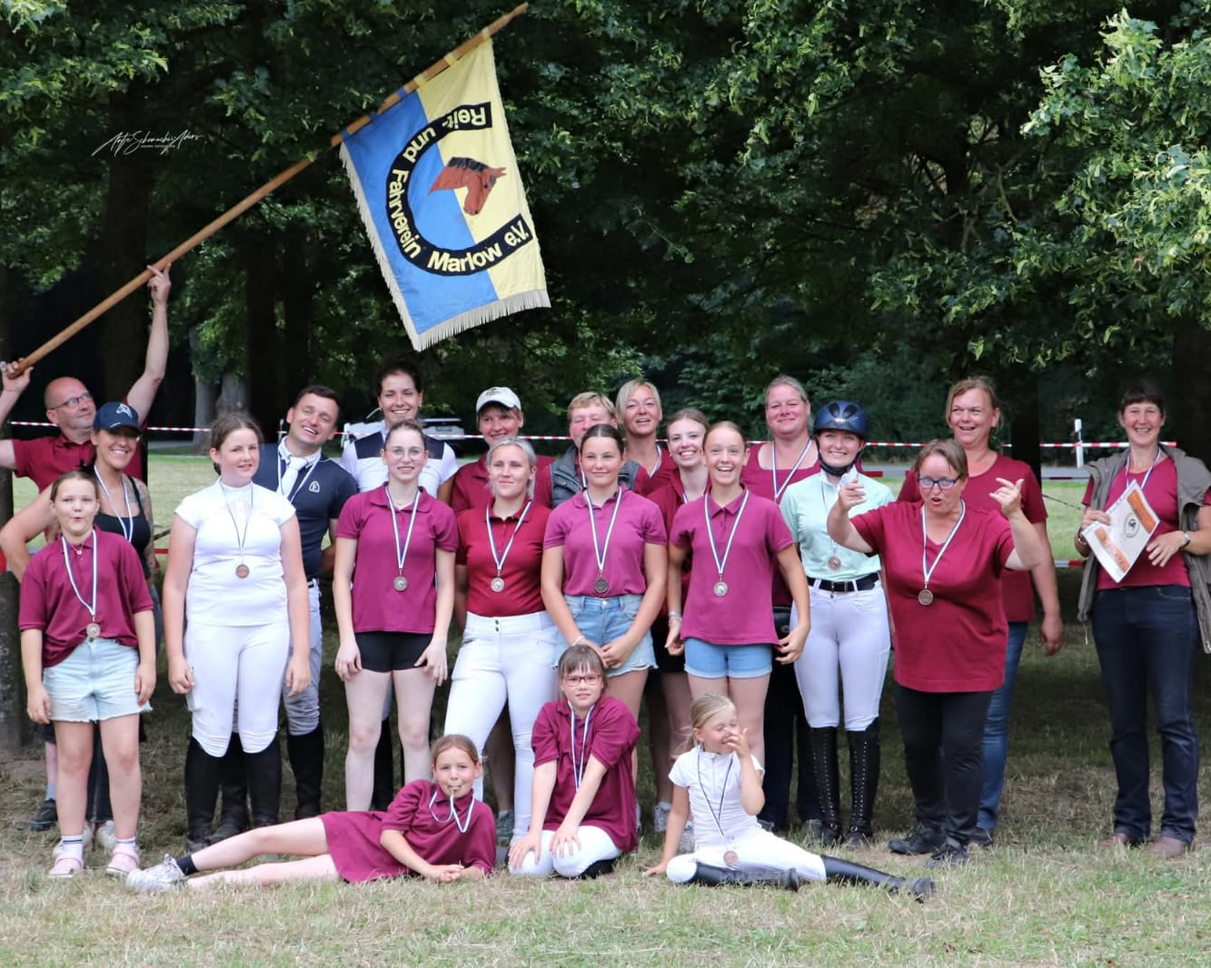 Auf dem 3. Platz bei der 8. Vereinsmeisterschaft landeten die Reiter des RFV Marlow.