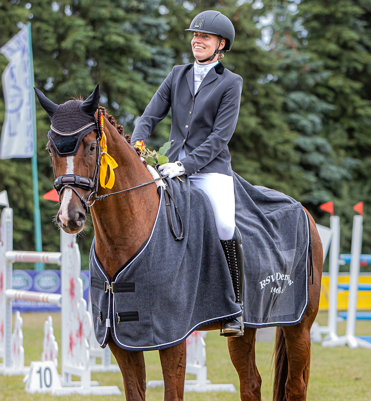 Die M-Dressur, höchste Dressurprüfung des Turniers, gewann Kati Spierling mit Wertnote 7,7 auf dem 12-jährigen Freshman (v. For Romance I). © S. Boge
