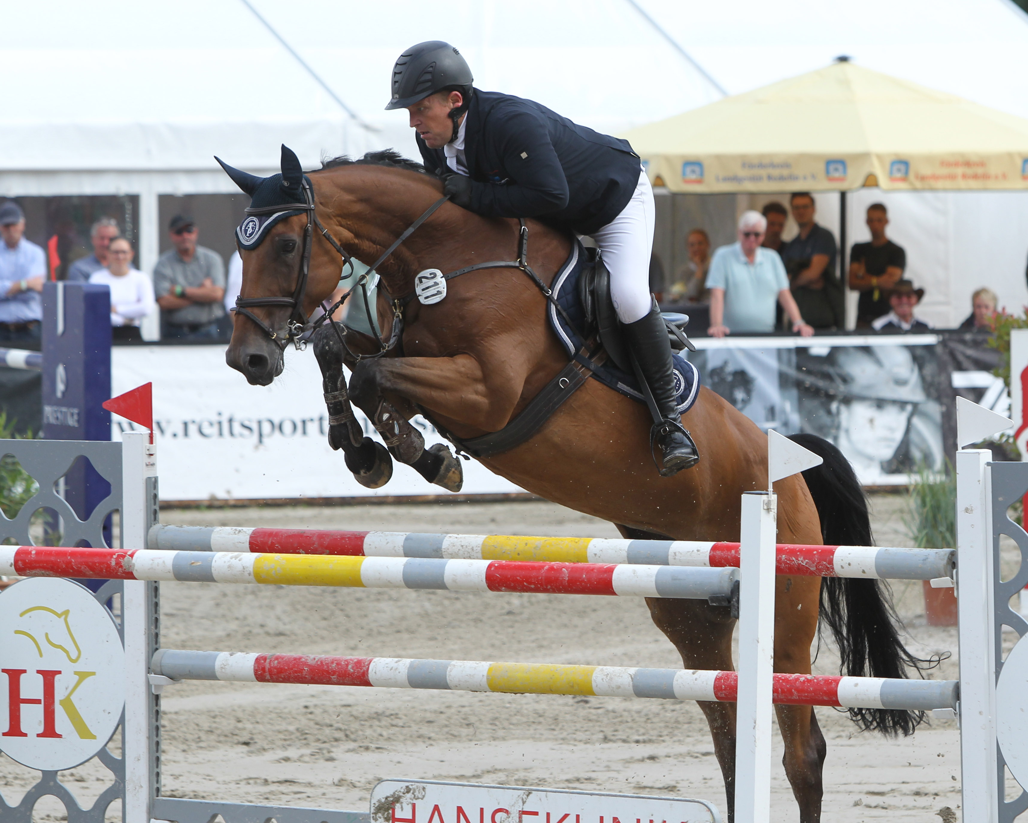 Mit den Plätzen 2, 3 und 5 in den drei Wertungsprüfungen der Klasse S kam Thomas Kleis vom RFV Gadebusch mit Kaethe G nach 2008 und 2011 zu seinem 3. Landesmeistertitel in der offenen S-Klasse. © J. Wego