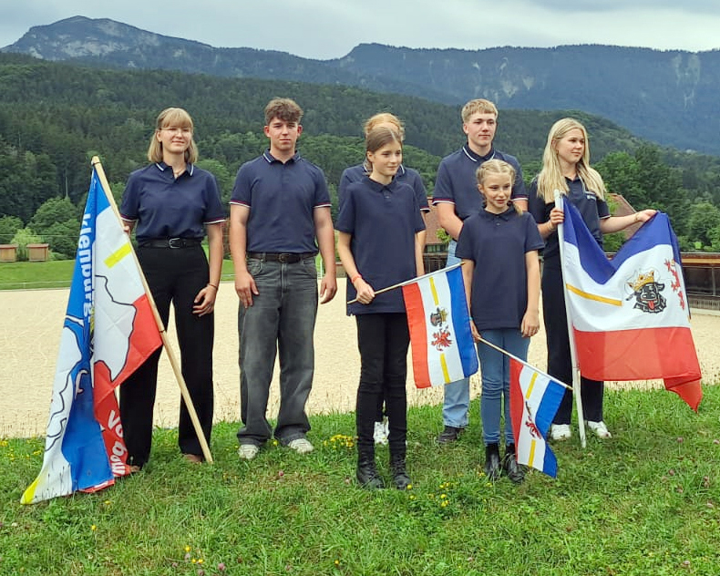 Das siebenköpfige MV-Team das an den Deutschen Jugendmeisterschaften der Fahrer im bayerischen Schwaiganger teilgenommen hat. Foto: privat