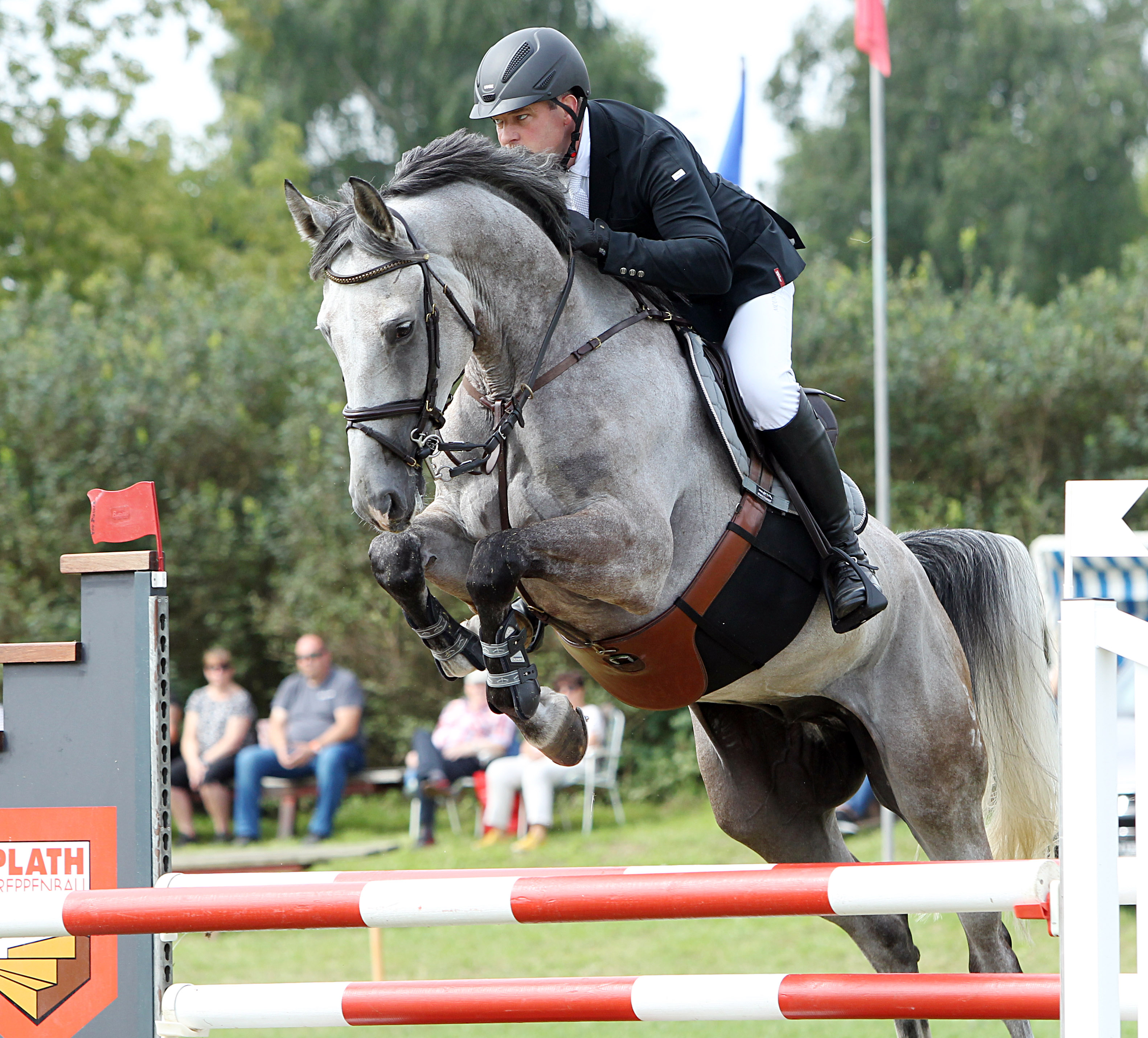 Das Finale der Youngster-Tour sicherte sich Ronny Sauer (Goldberg) mit Cody (Foto) und wurde mit Cantiko Dritter im Großen Preis. © Jutta Wego