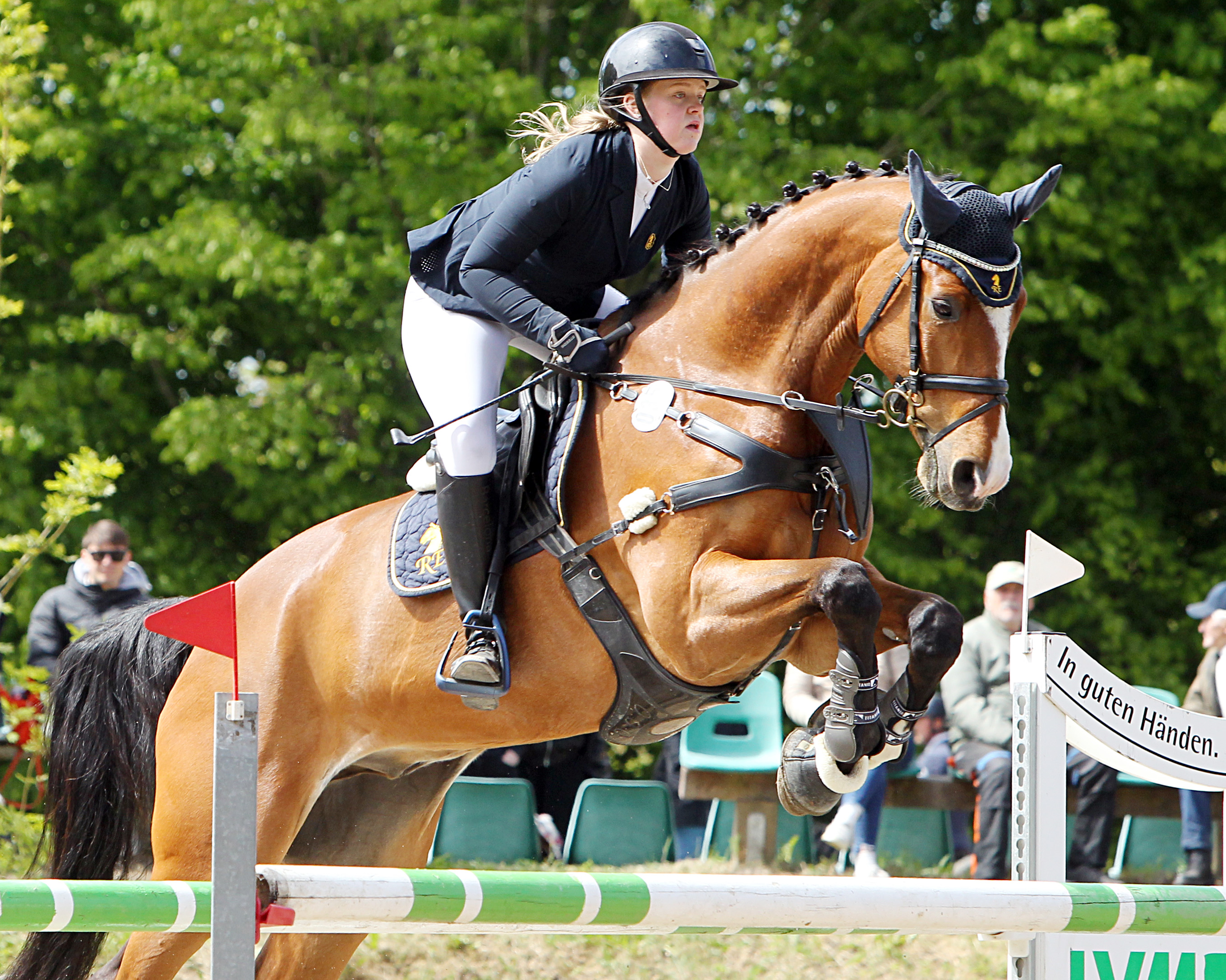Lucie Schwinge (Weitenhagen) gewann das L-Springen der kleinen Tour im Stechen auf Charly SE vor Gesamtsiegerin Frieda Jurisch (Schmarsow) und Curt AS. © Jutta Wego