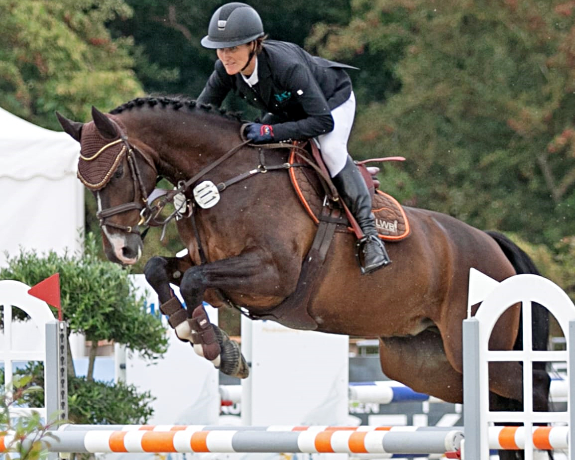Anna Ebel-Jürgens (Polzow) ritt den 7-jährigen Carleydo mit WN 8,8 zum Sieg in der Springpferde L und in der 2. Qualifikation der 7- und 8-jährigen Youngster. © Kalo