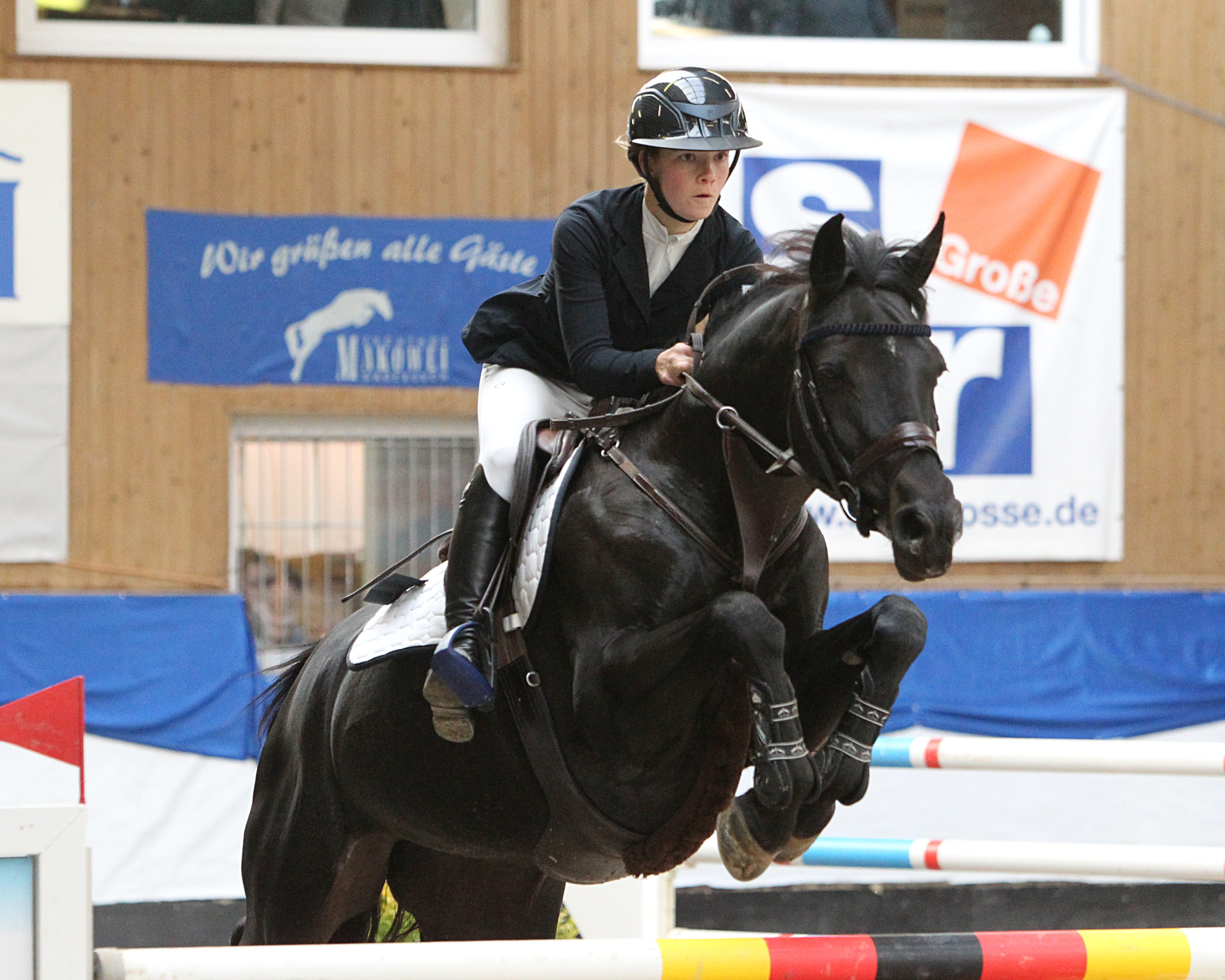 Paula Nagel gewann mit Carmen das 140cm Championat von Gadebusch und am Freitag auch das Zwei-Sterne M-Springen. © J. Wego