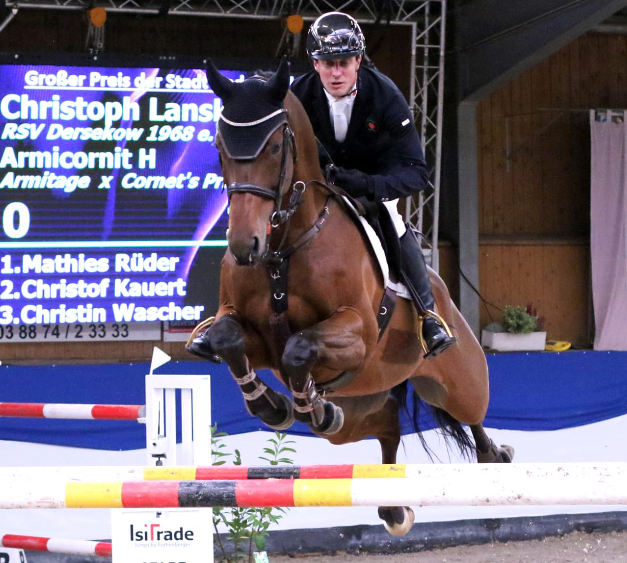 Christoph Lanske in guter Form: Nach Stechteilnahme im Großen Preis von Mühlengeez und S-Sieg im heimischer Halle in Hohen Wieschendorf wurde er mit Armicornit H diesmal Zweiter im Großen Preis. © KaLo
