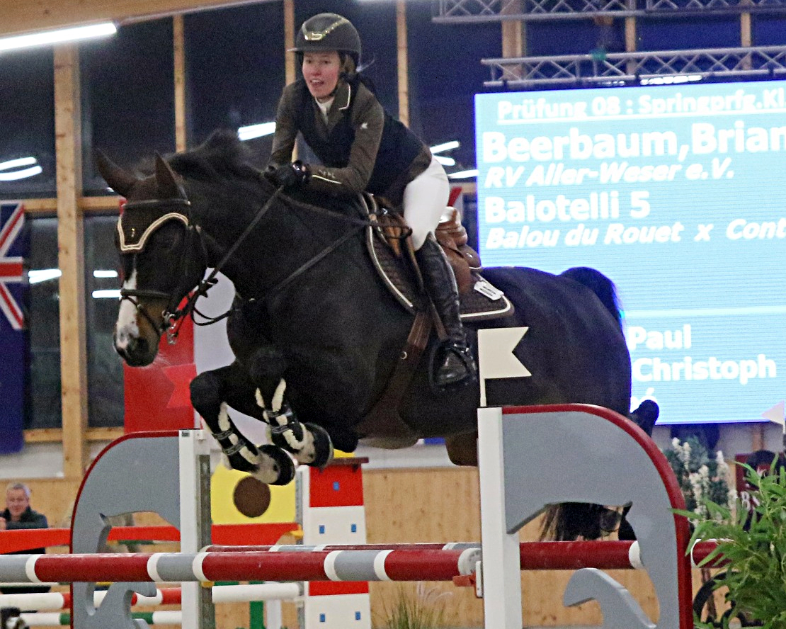 Erstmals war Brianne Beerbaum in Hohen Wieschendorf am Start. Mit dem Sieg in der 2. Abteilung des M2*-Springens auf Balotelli und fünf weiteren Platzierungen gehörte sie zu den erfolgreichsten Teilnehmern. © KaLo