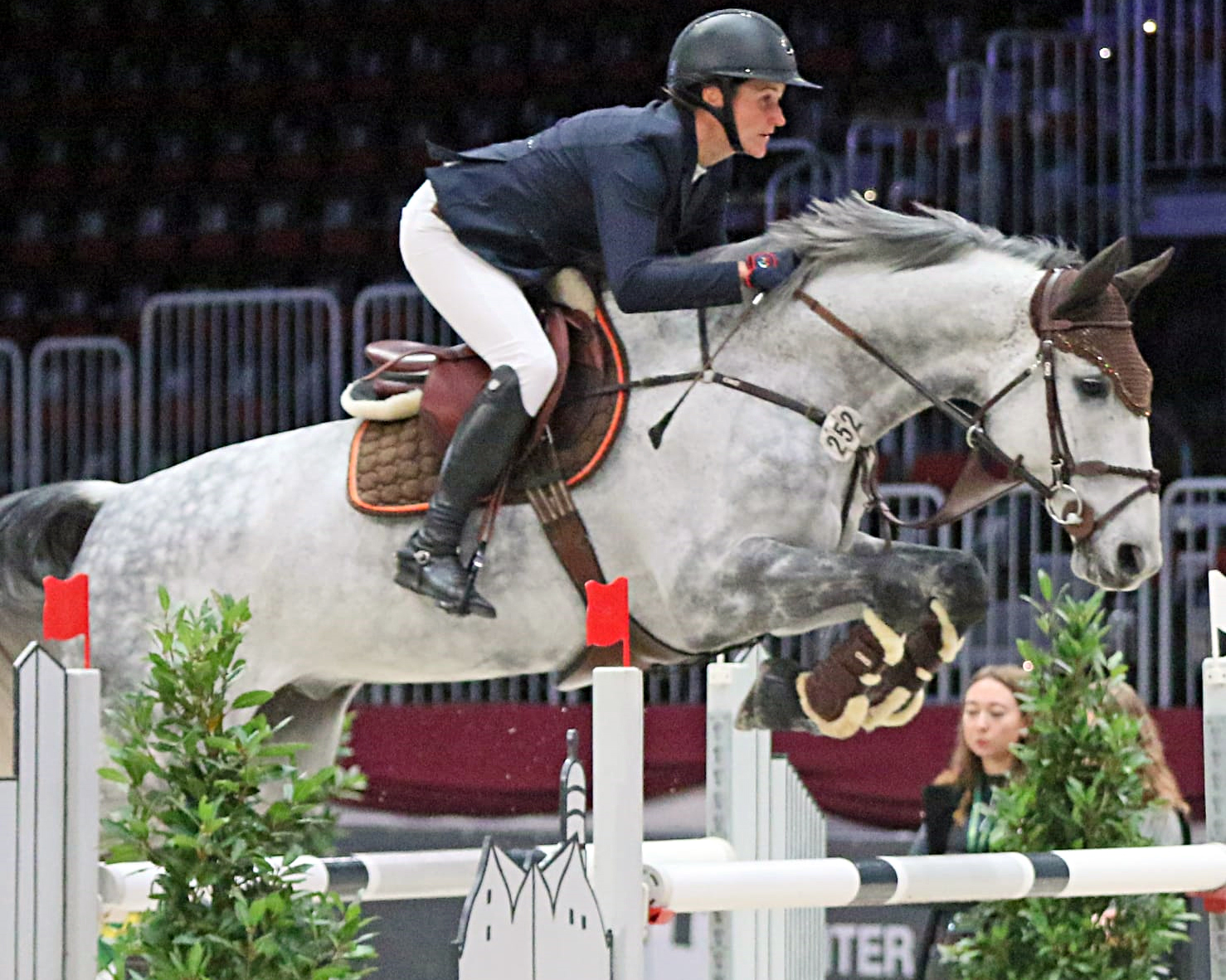 Anna Ebel-Jürgen lieferte im Drei-Sterne Championat von Chemnitz mit dem 9-jährigen Zaligor zwei Nullrunden, war auf dem 6. Platz beste MV-Reiterin und blieb auch im Mannschaftsspringen fehlerfrei. © KaLo