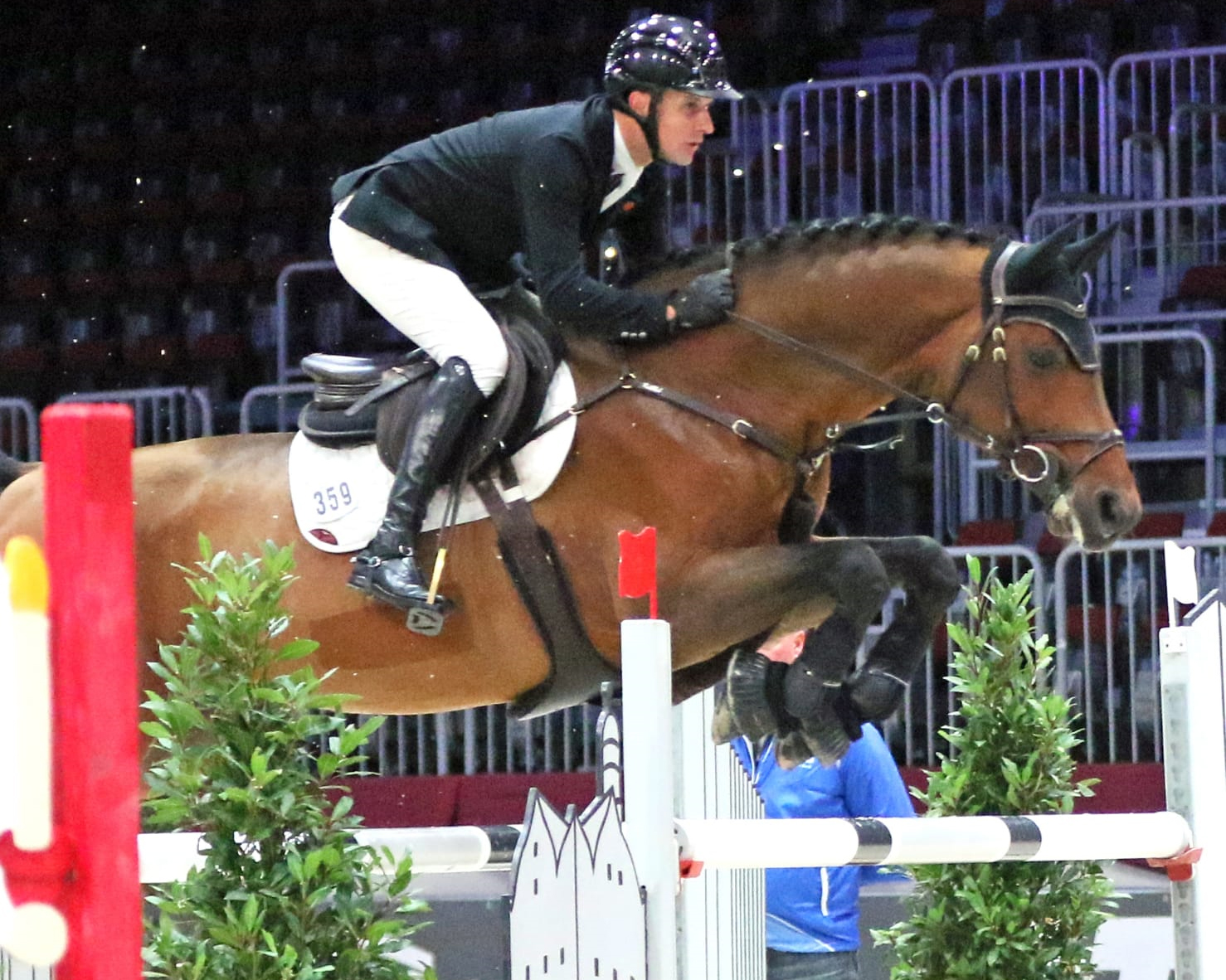 Der 11-jährige Hengst Chatching Fire (v. Cellestial) glänzte unter Christoph Lanske erneut in den 1,35m Springen mit einem 2. und 3. Platz. © KaLo